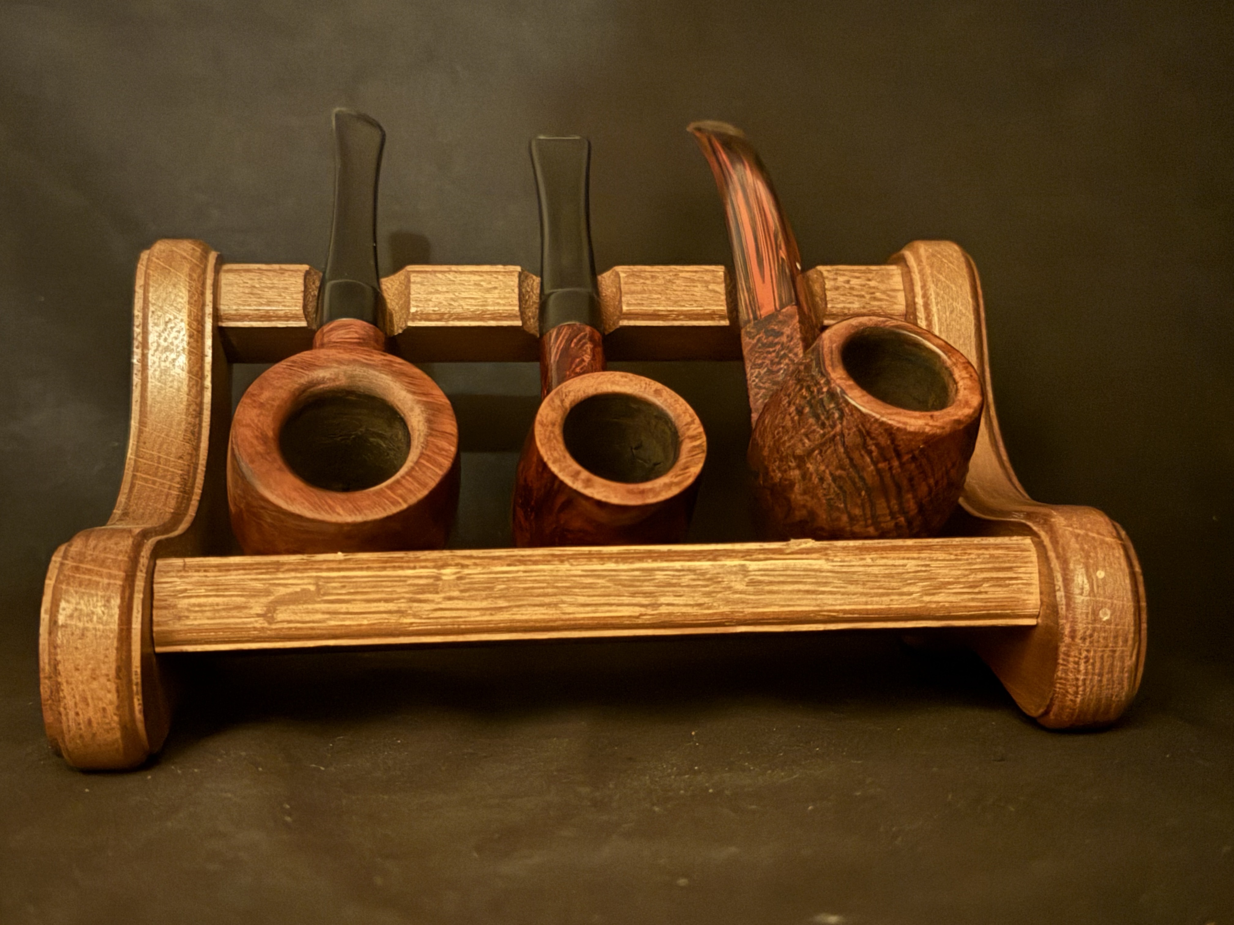 3 Pipes Classic Wooden Stand 3