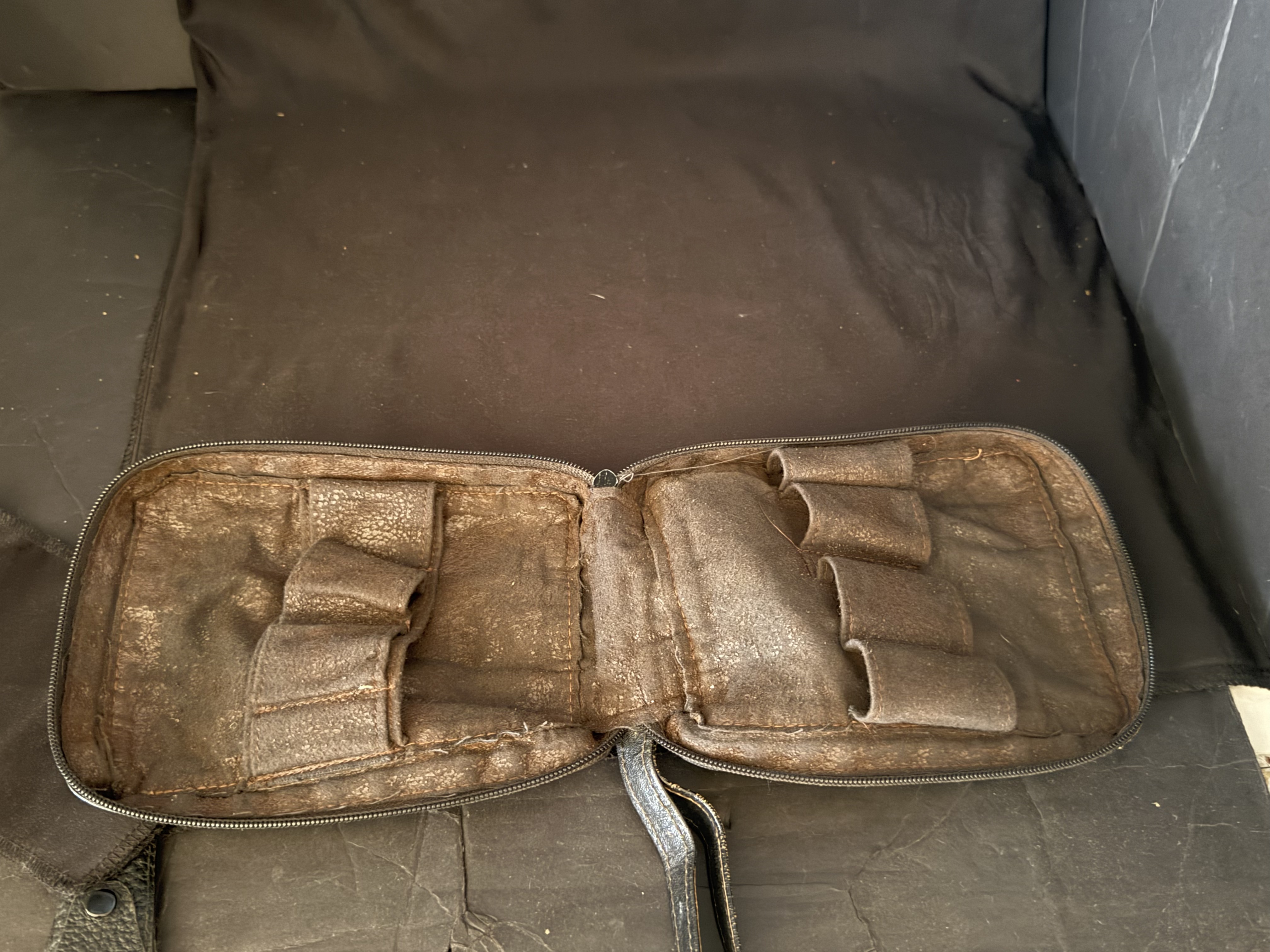 Black Leather 4-Pipe Case, Four Felt-Like Pipe Loops and Room for Accessories and a Tobacco Tin, Pre-Owned 2
