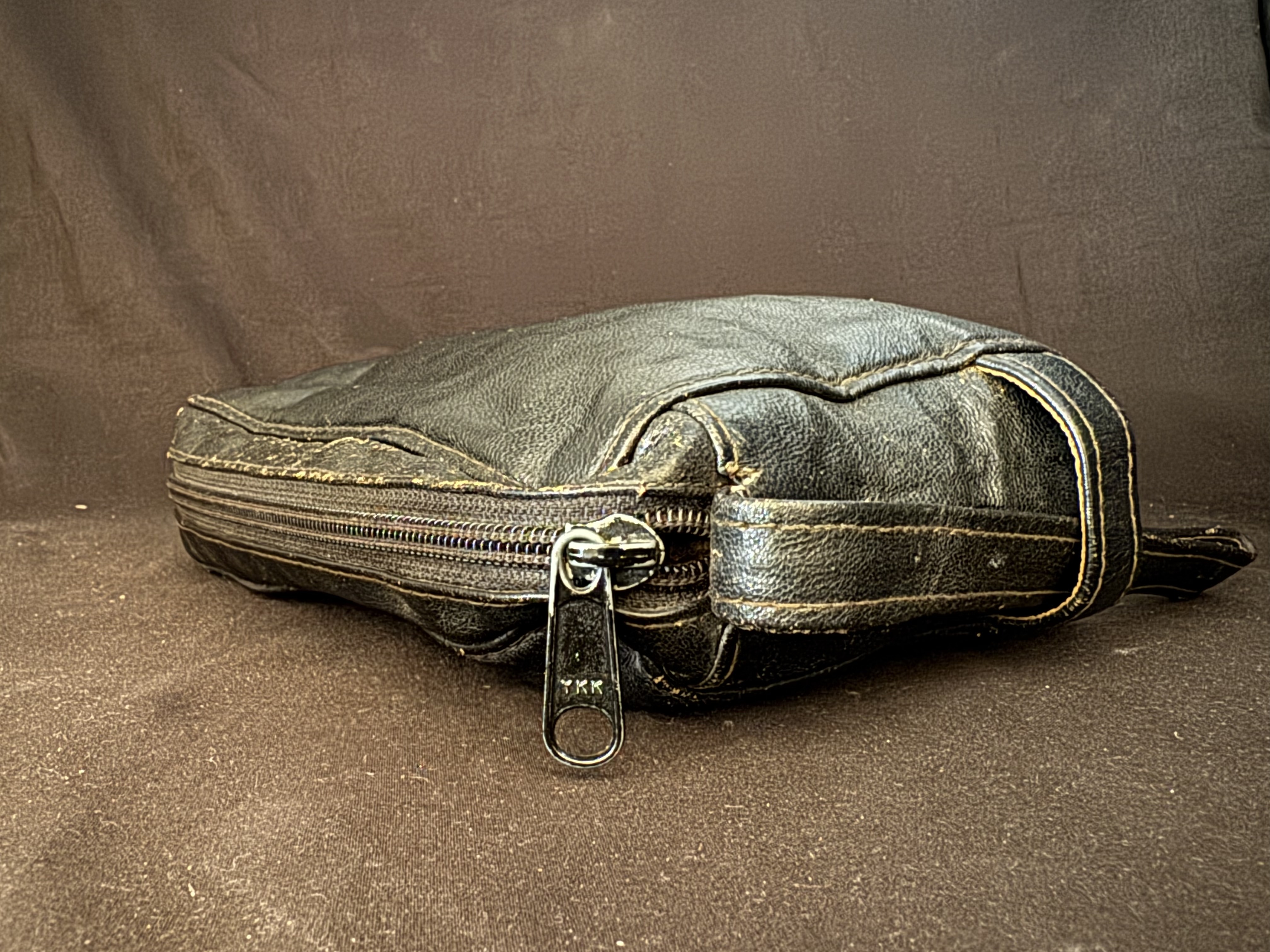 Black Leather 4-Pipe Case, Four Felt-Like Pipe Loops and Room for Accessories and a Tobacco Tin, Pre-Owned 7