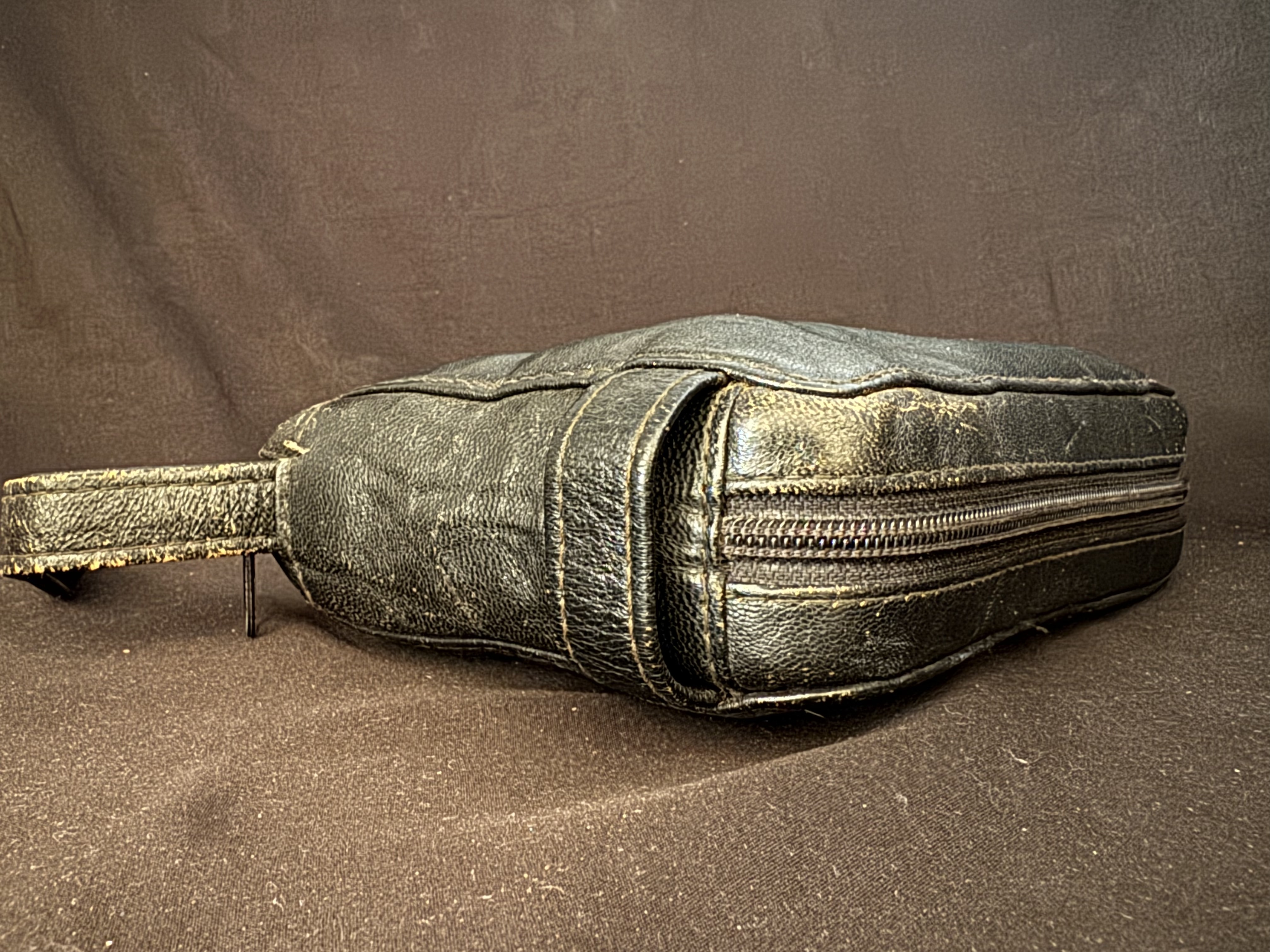 Black Leather 4-Pipe Case, Four Felt-Like Pipe Loops and Room for Accessories and a Tobacco Tin, Pre-Owned 9
