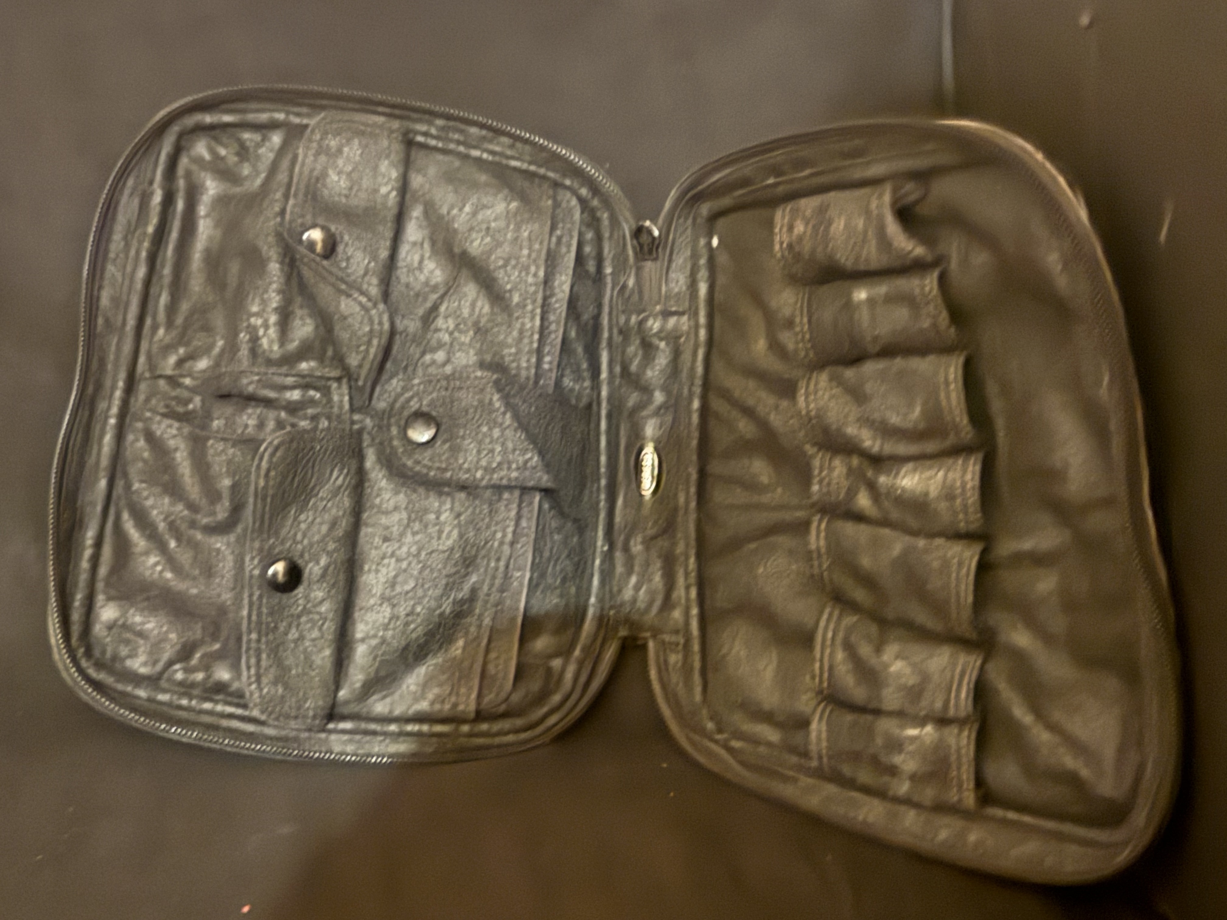 DERESO Black Leather Pipe Bag for 7 Pipes, Accessories and Tobacco Tin, Pre-Used in Very Good Condition 2