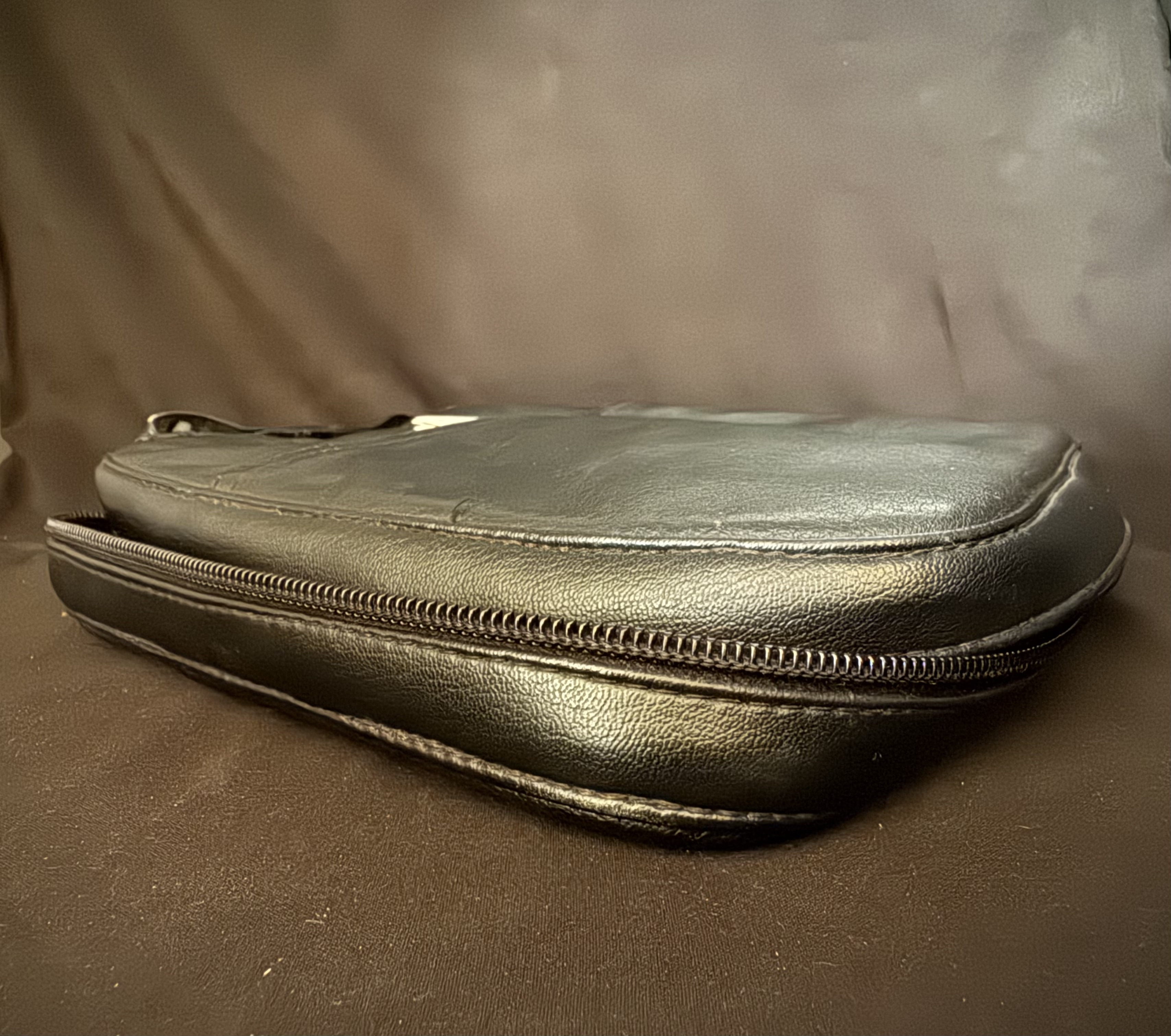 Soft Black Leather 7-Pipe Bag with Seven Leather Loops, Large Flap Pocket and Tobacco Tin Space, Very Good Condition 8