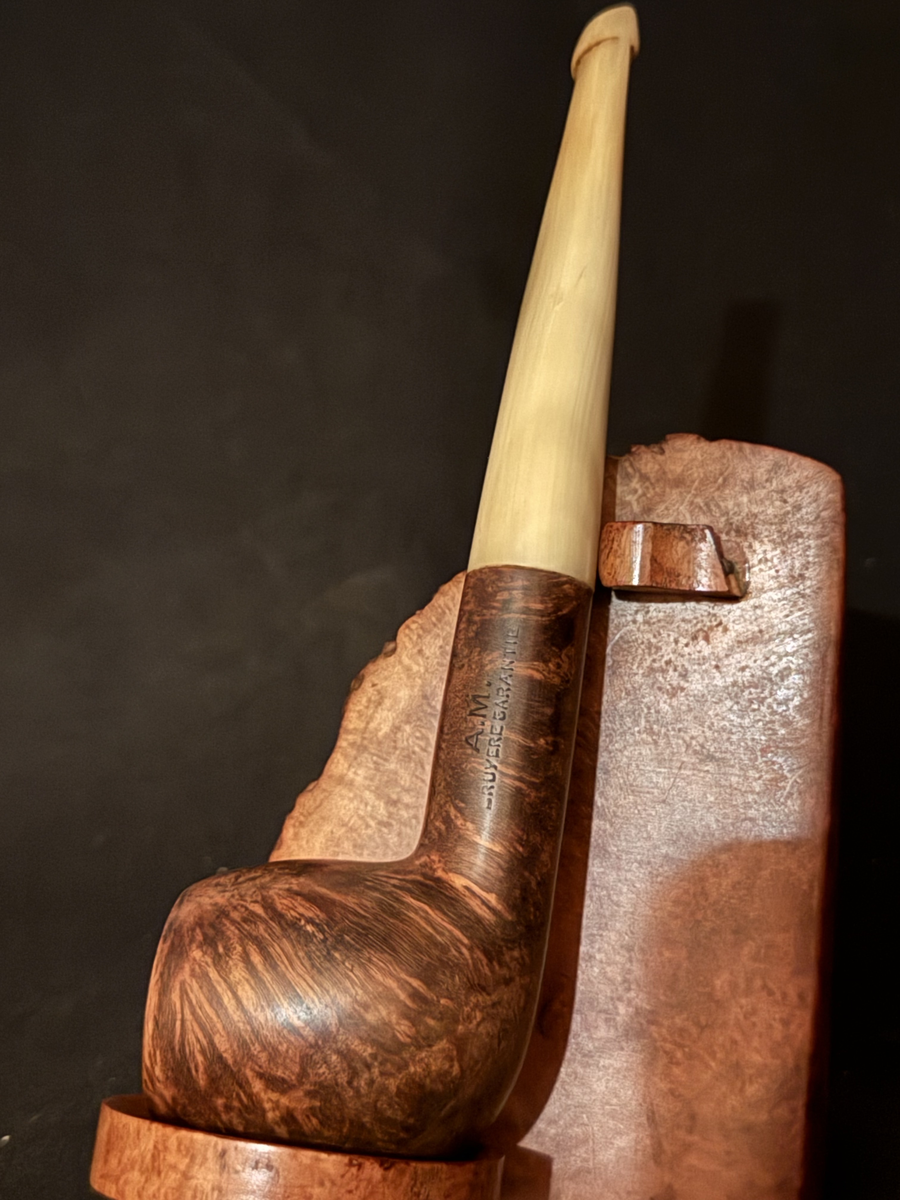 A.M. Bruyere Garantie Smooth Straight Estate Pipe, Light Stem, Vertical Grain