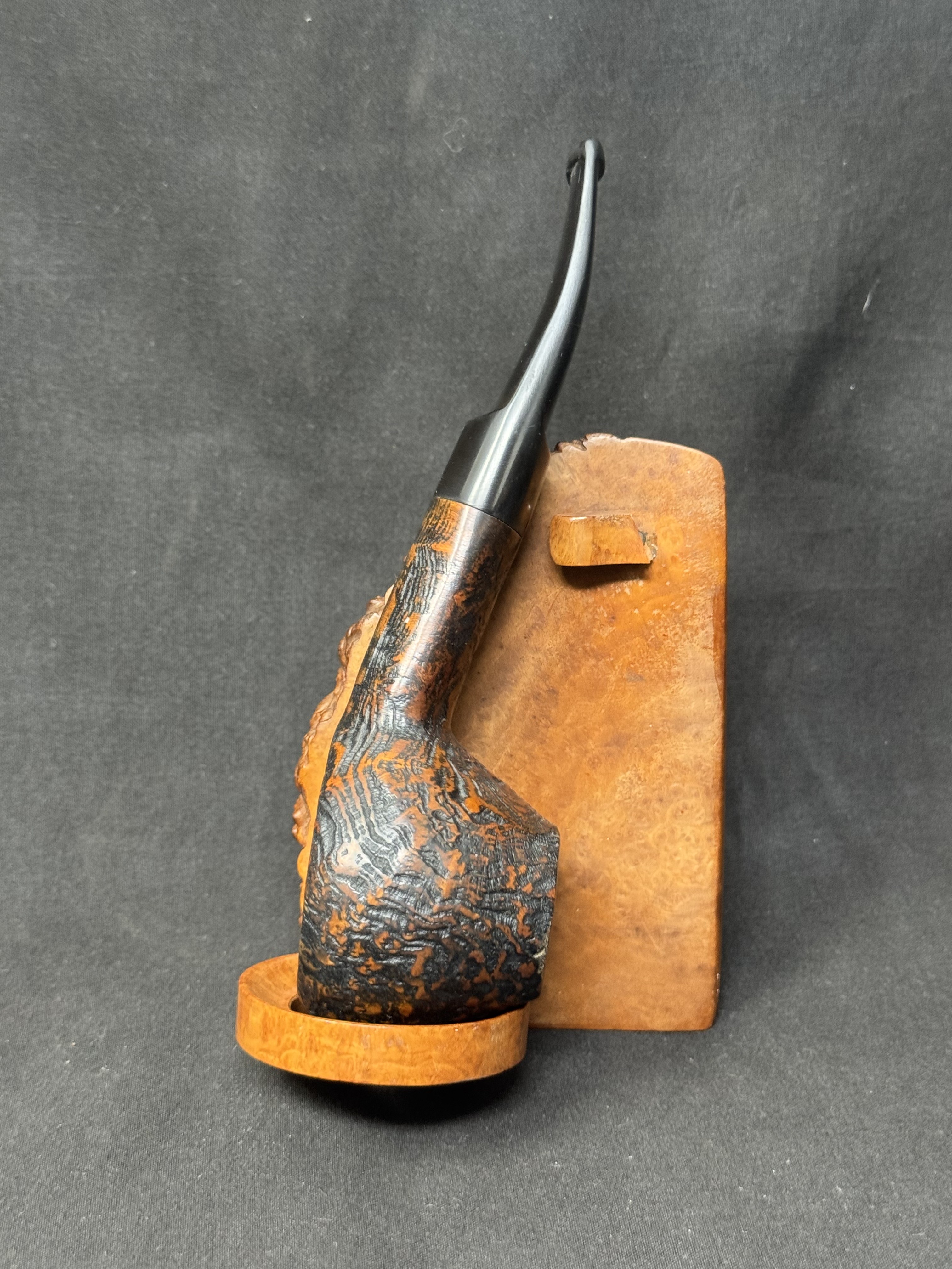 AKRA Bruyere 5778 Volcano Sandblast Straight Sitter Estate Pipe