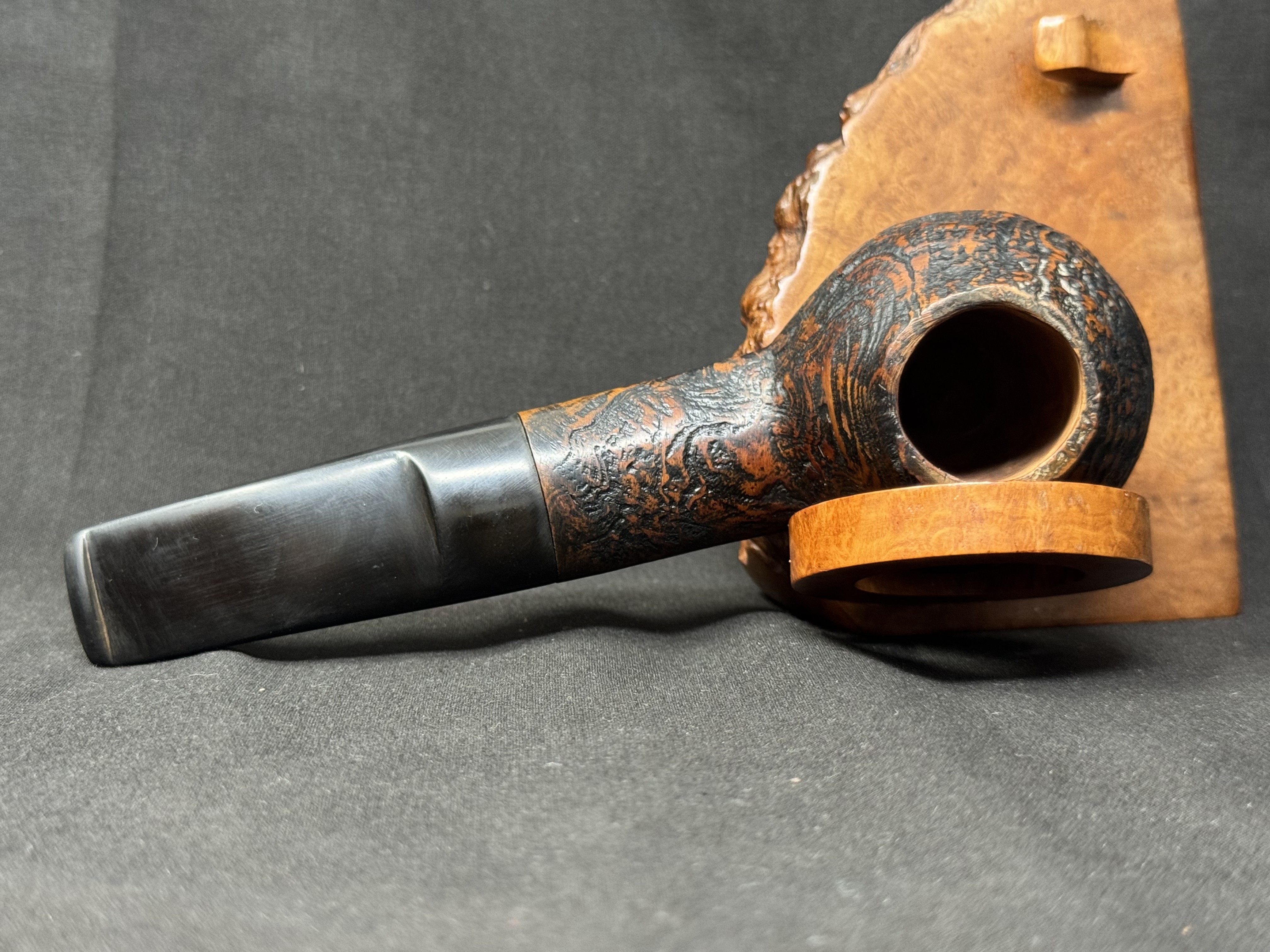 AKRA Bruyere 5778 Volcano Sandblast Straight Sitter Estate Pipe 5