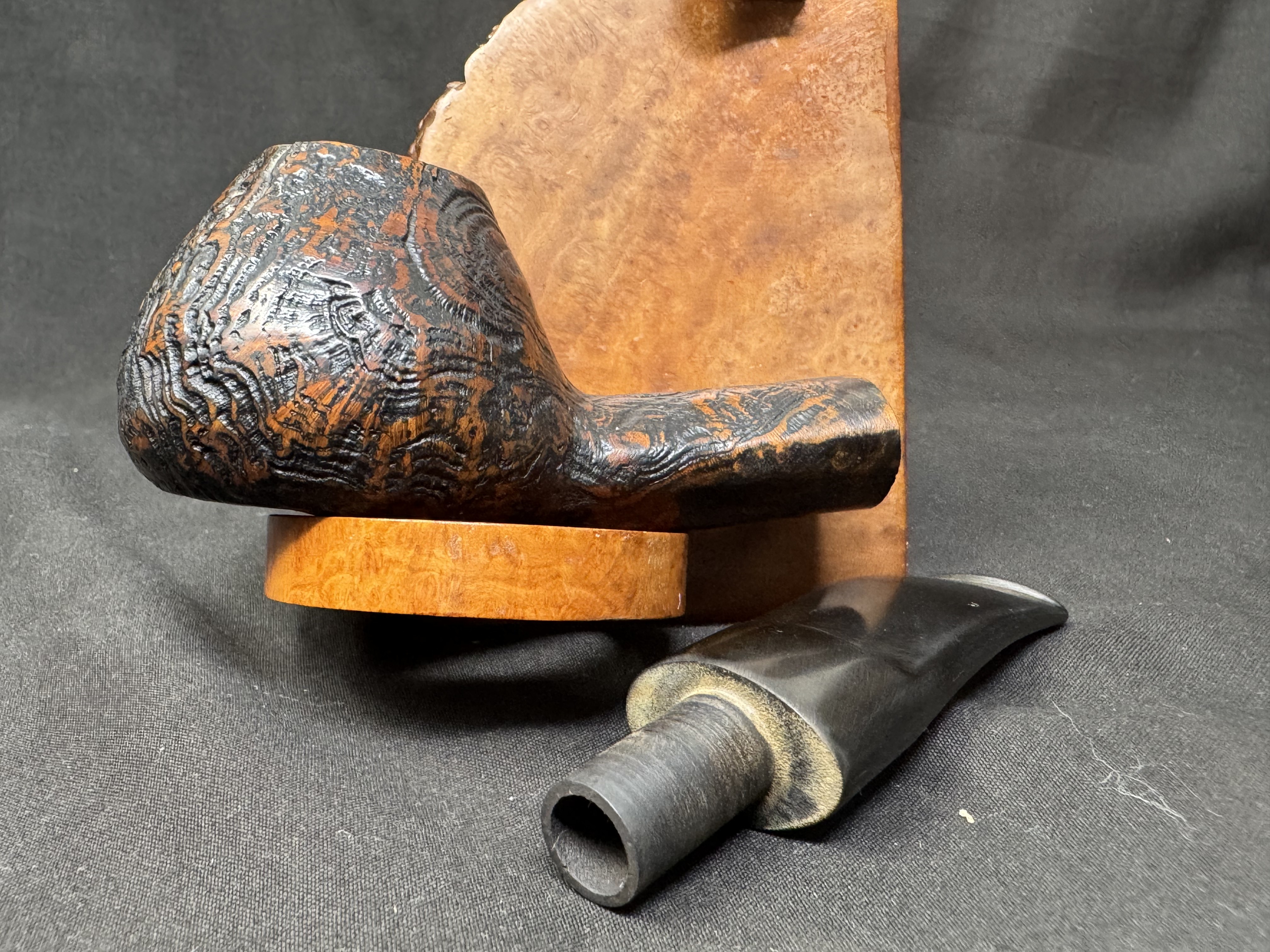 AKRA Bruyere 5778 Volcano Sandblast Straight Sitter Estate Pipe 10