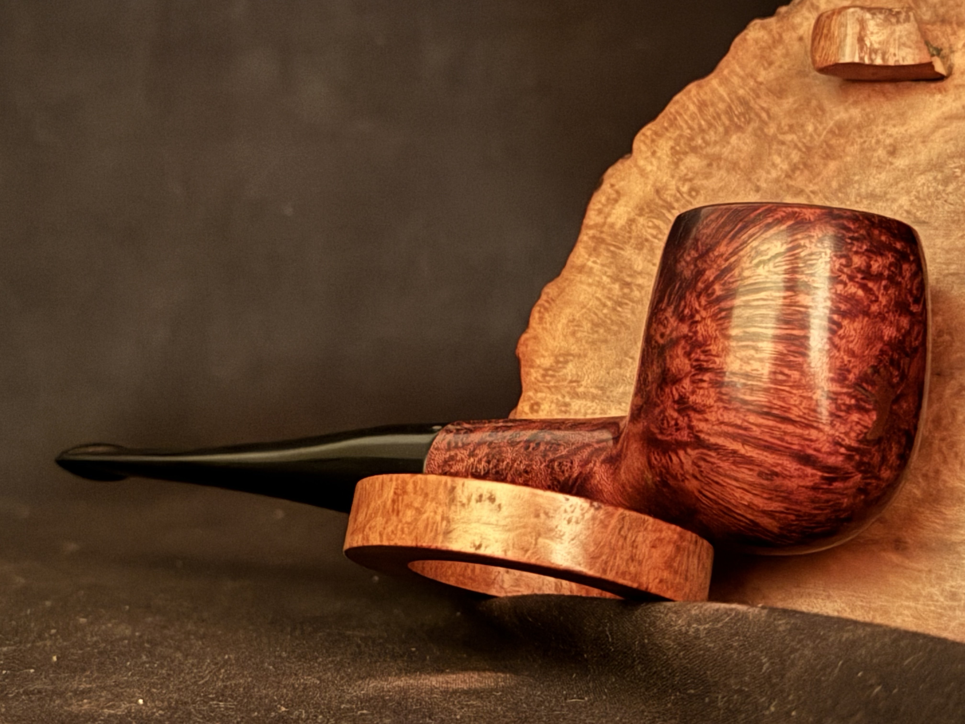 Atlas Made in Denmark Smooth Straight Apple Estate Pipe - Vulcanite Tapered Stem, 9mm Filter, Fishtail 8
