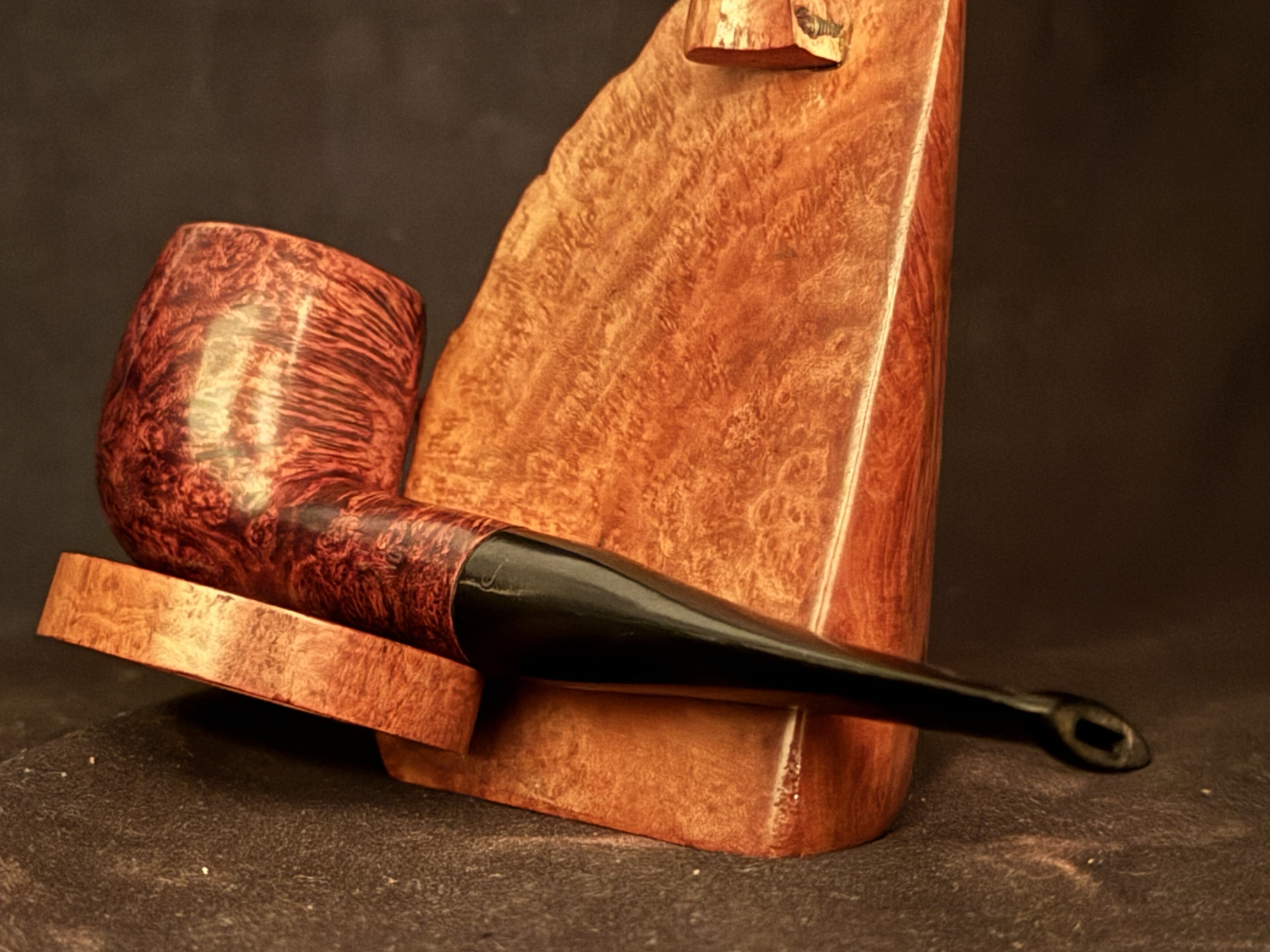 Atlas Made in Denmark Smooth Straight Apple Estate Pipe - Vulcanite Tapered Stem, 9mm Filter, Fishtail 7