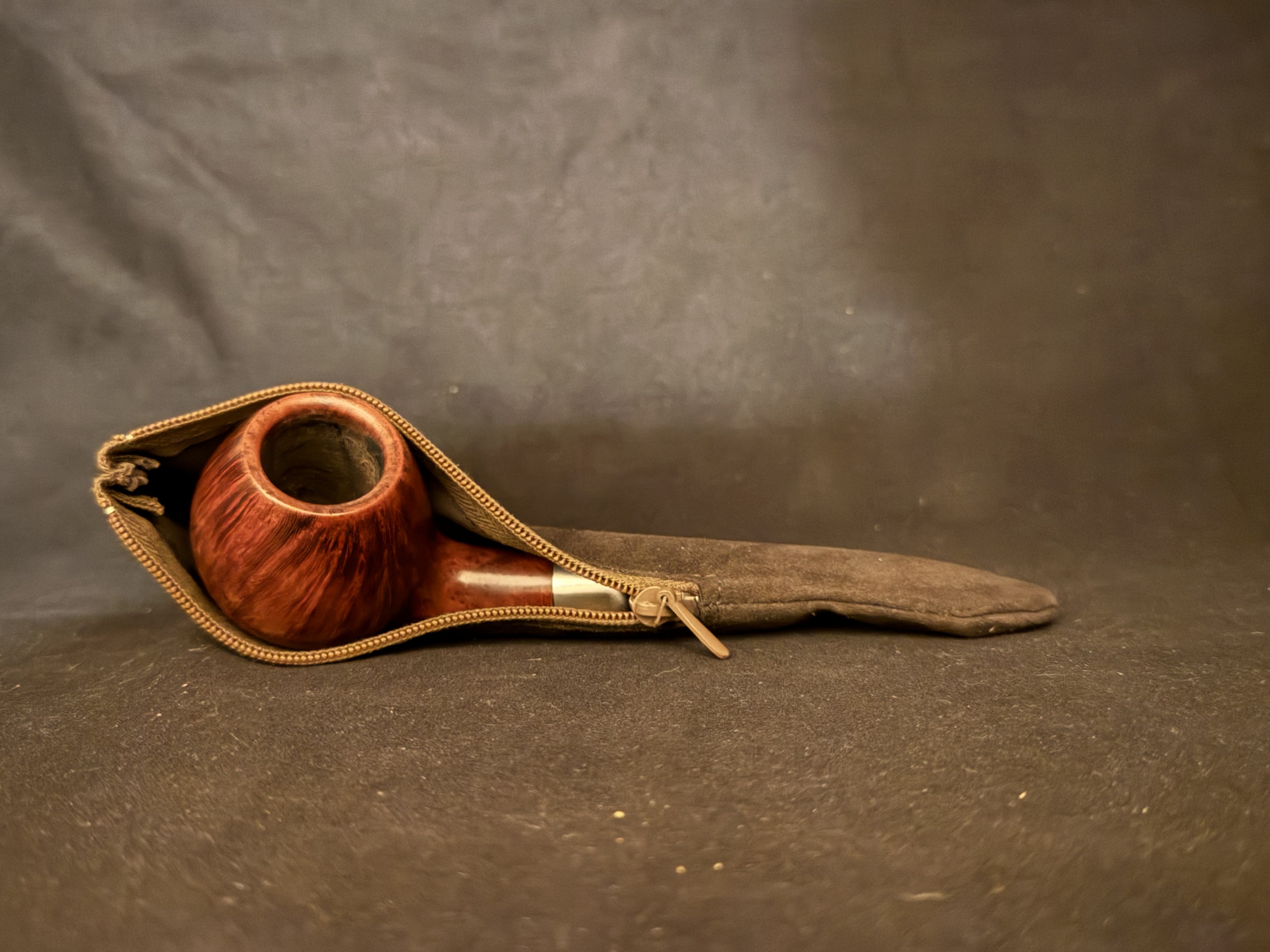 Bentley Former's Design 1-9.111 Slightly Bent Apple Estate Pipe, Sterling Silver Army Mount, 9mm Filter 19