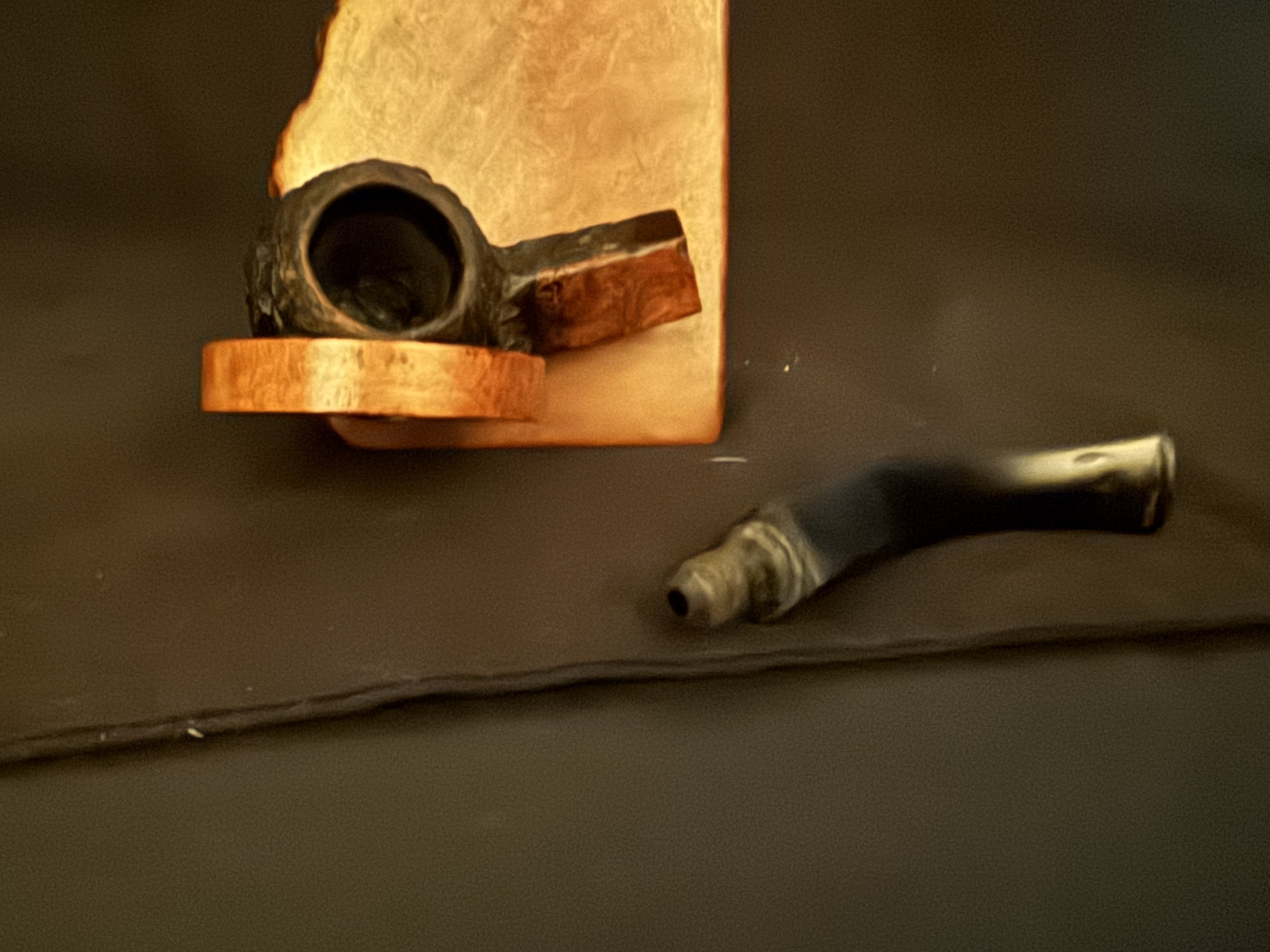 Boston Bruyere Extra Rusticated Small Pocket Bulldog Estate Pipe - Vulcanite Saddle Stem, Fishtail Bit 6
