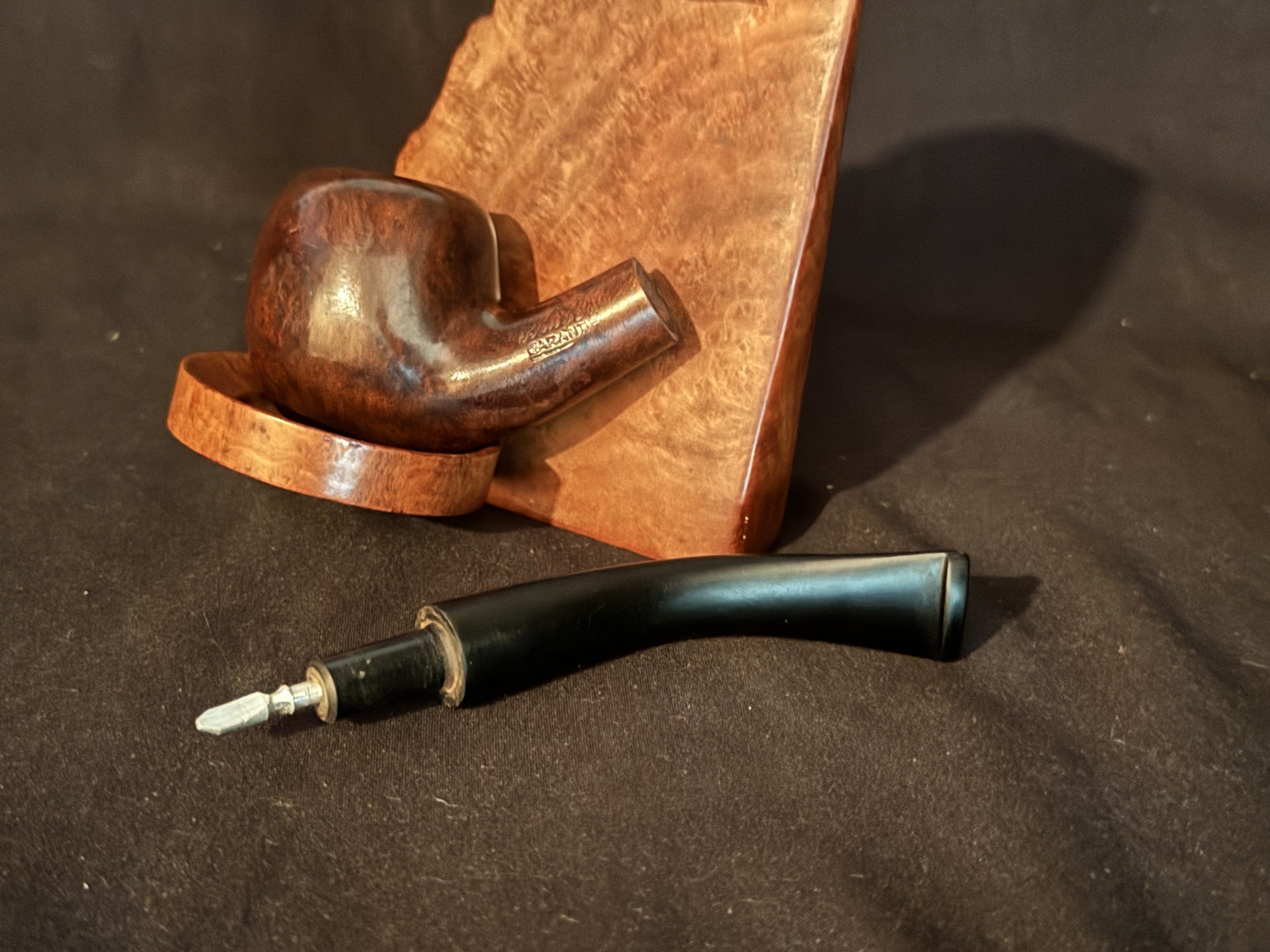 Bruyere Garantie Smooth Bent Oval Bowl Briar Estate Pipe with Vulcanite Fishtail Stem, Unsmoked 2