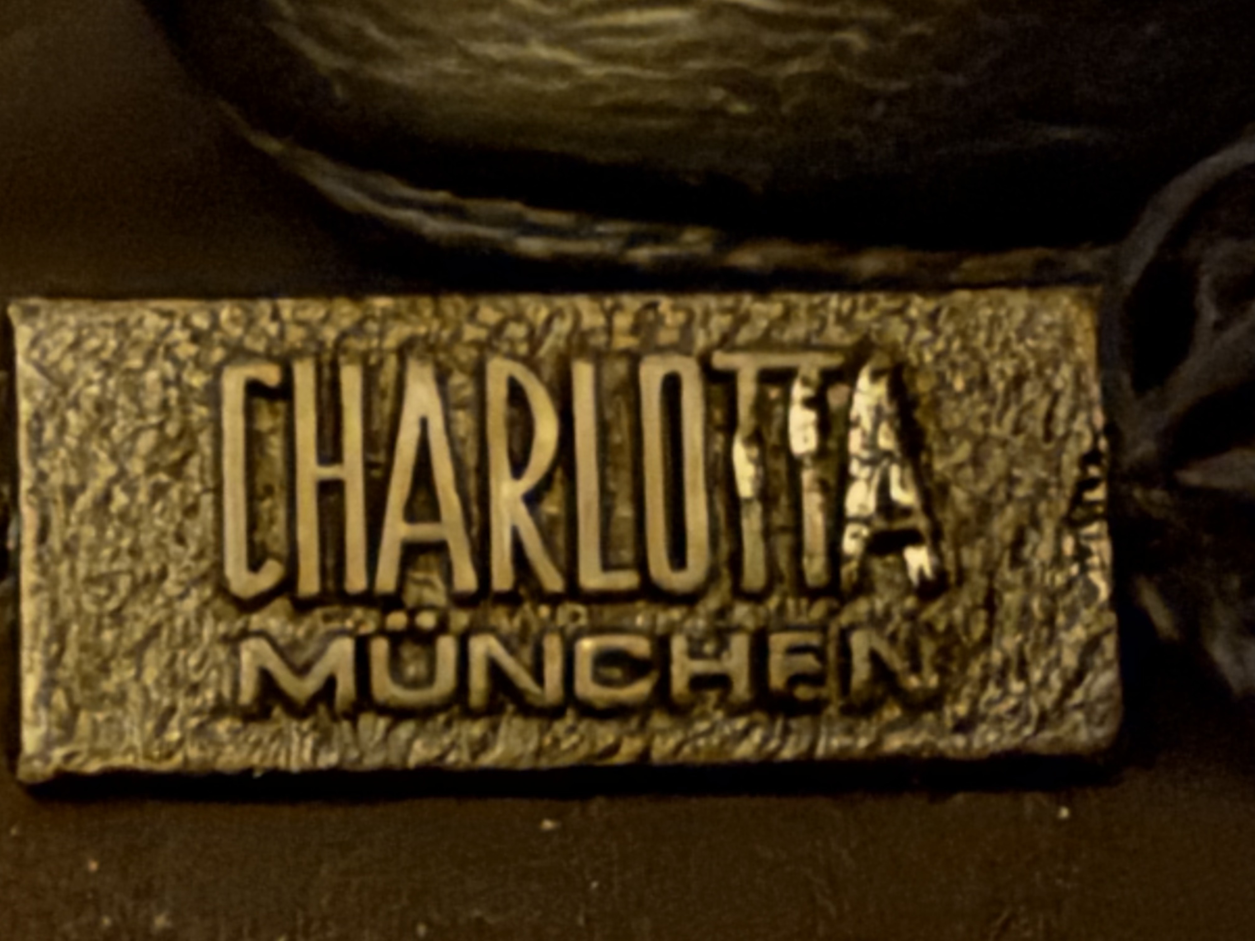 Charlotta München Black Leather Pipe Bag for 4 Pipes, Tobacco Tin and Cleaner 6