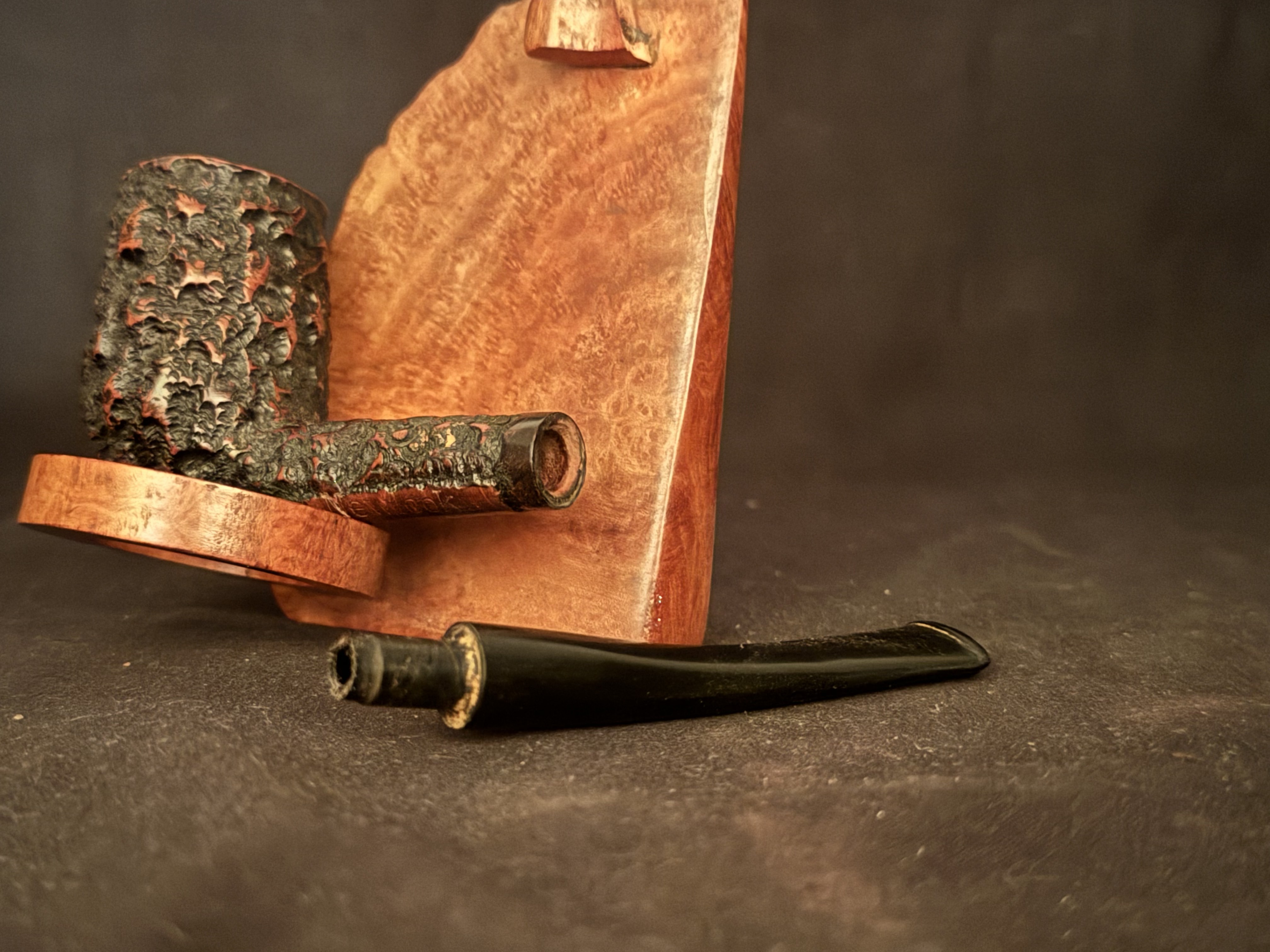 Stubby Pipe Real Briar - Craggy Straight Billiard, Vulcanite Fishtail Stem, Estate Pipe