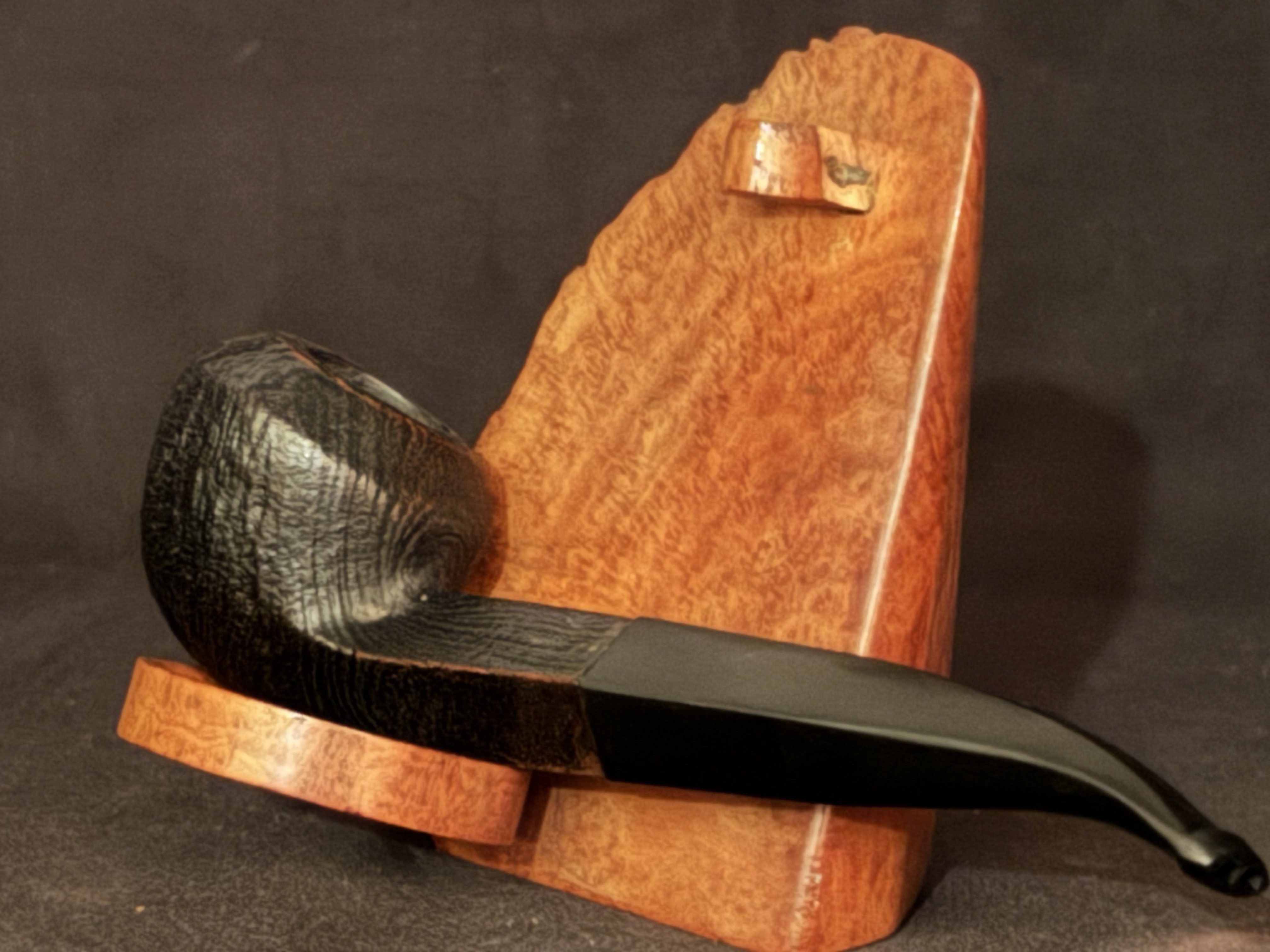 Denicotea Polo 63 Sandblast Bent Bulldog Estate Pipe - Diamond Stem, 9mm Filter, Fishtail Bit 8