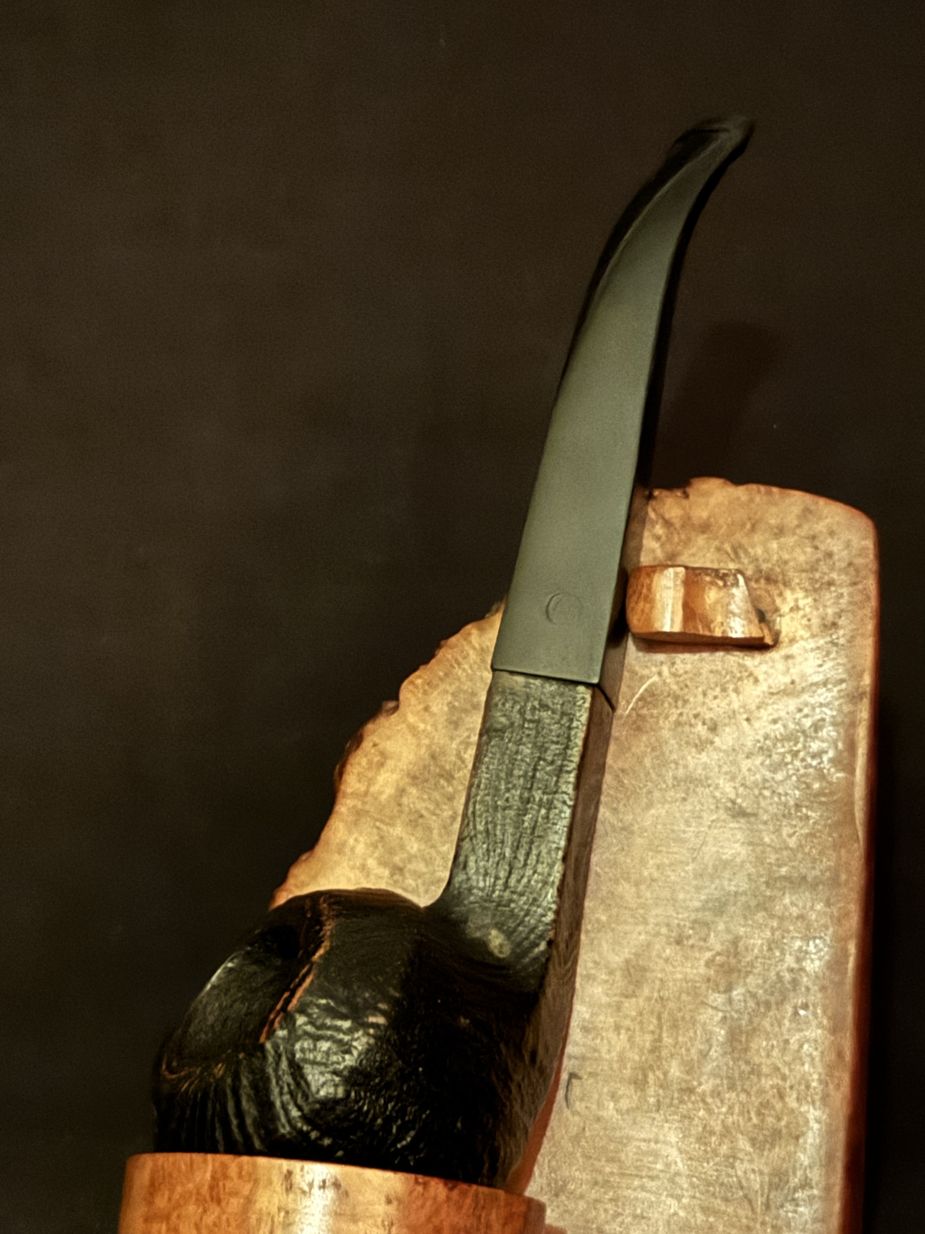 Denicotea Polo 63 Sandblast Bent Bulldog Estate Pipe - Diamond Stem, 9mm Filter, Fishtail Bit
