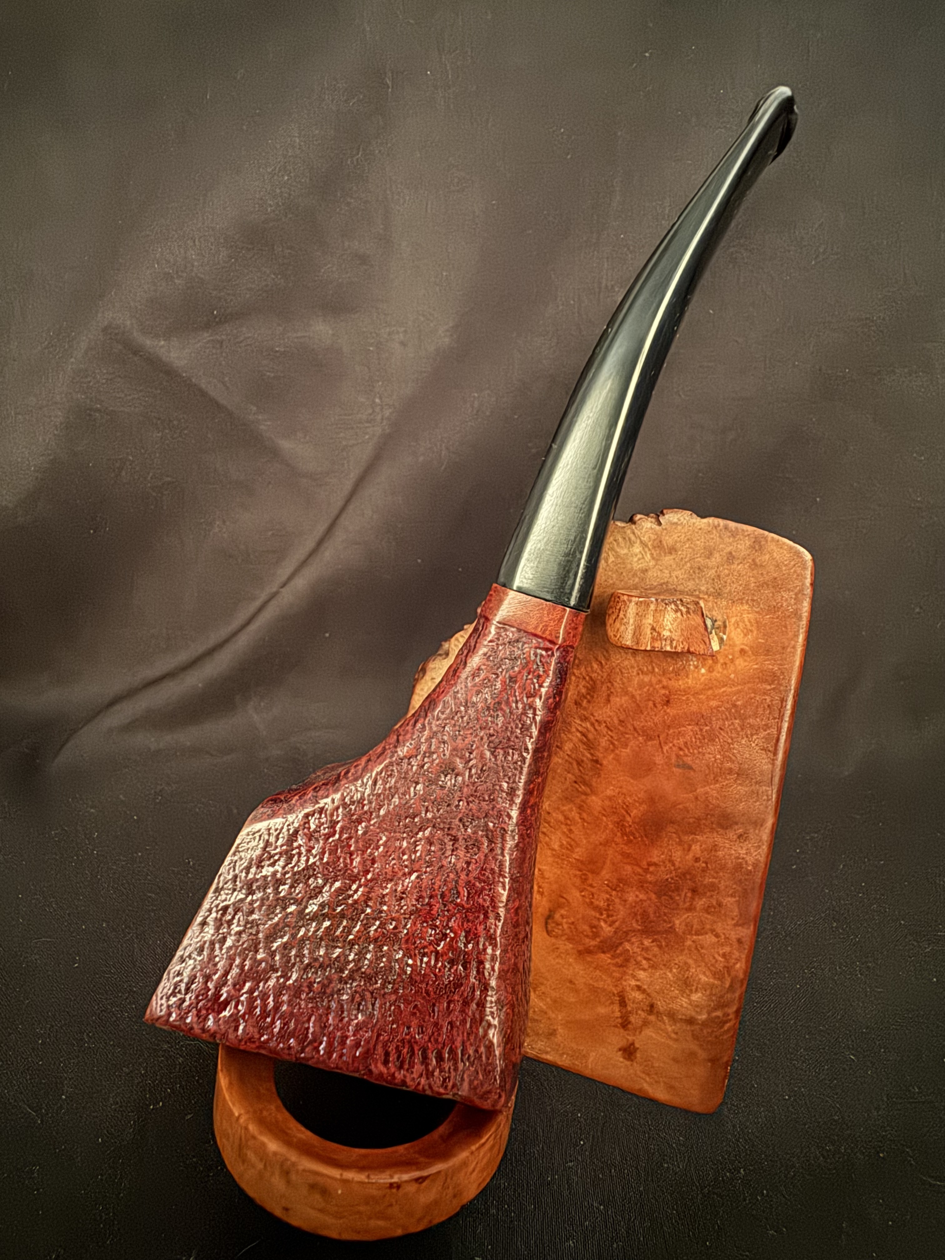 Design Berlin Swing Sandblast Paneled Freehand Sitter Pipe, 9mm Filter, Fishtail 4