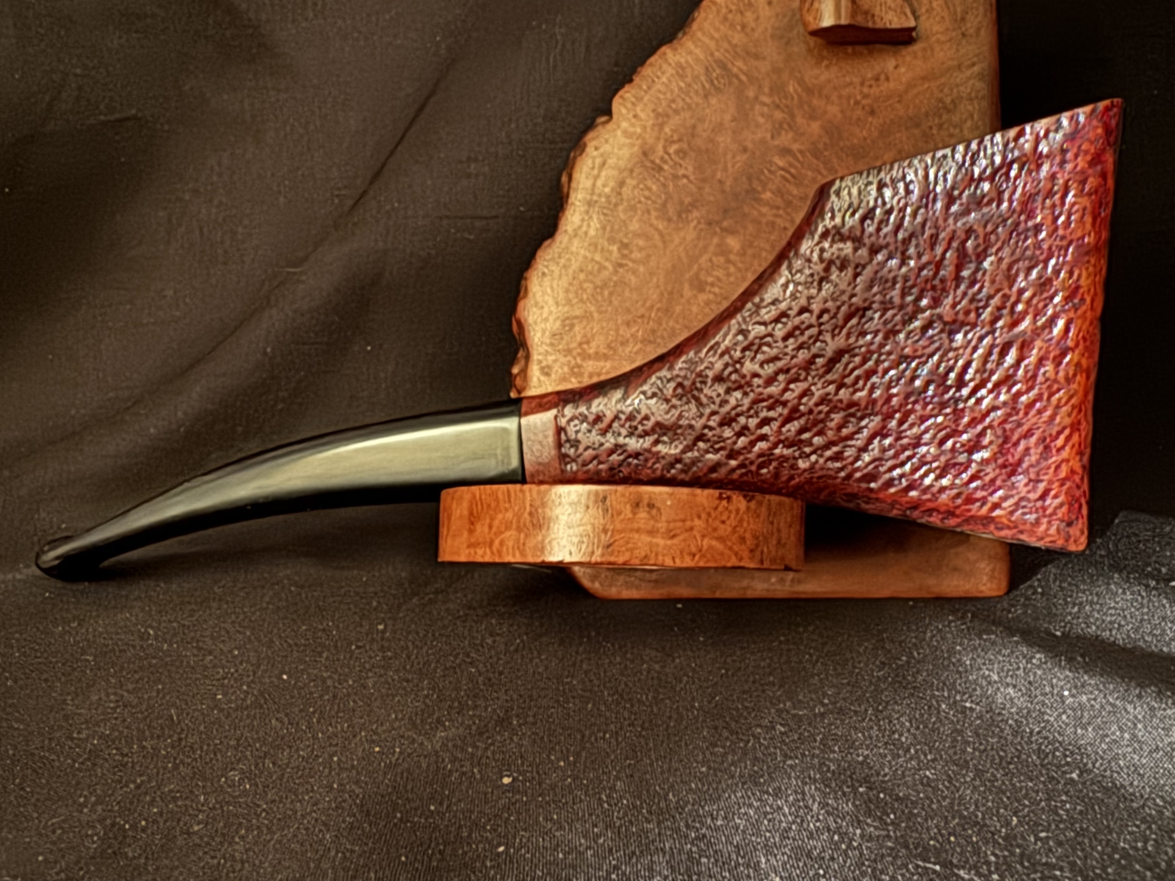 Design Berlin Swing Sandblast Paneled Freehand Sitter Pipe, 9mm Filter, Fishtail 9