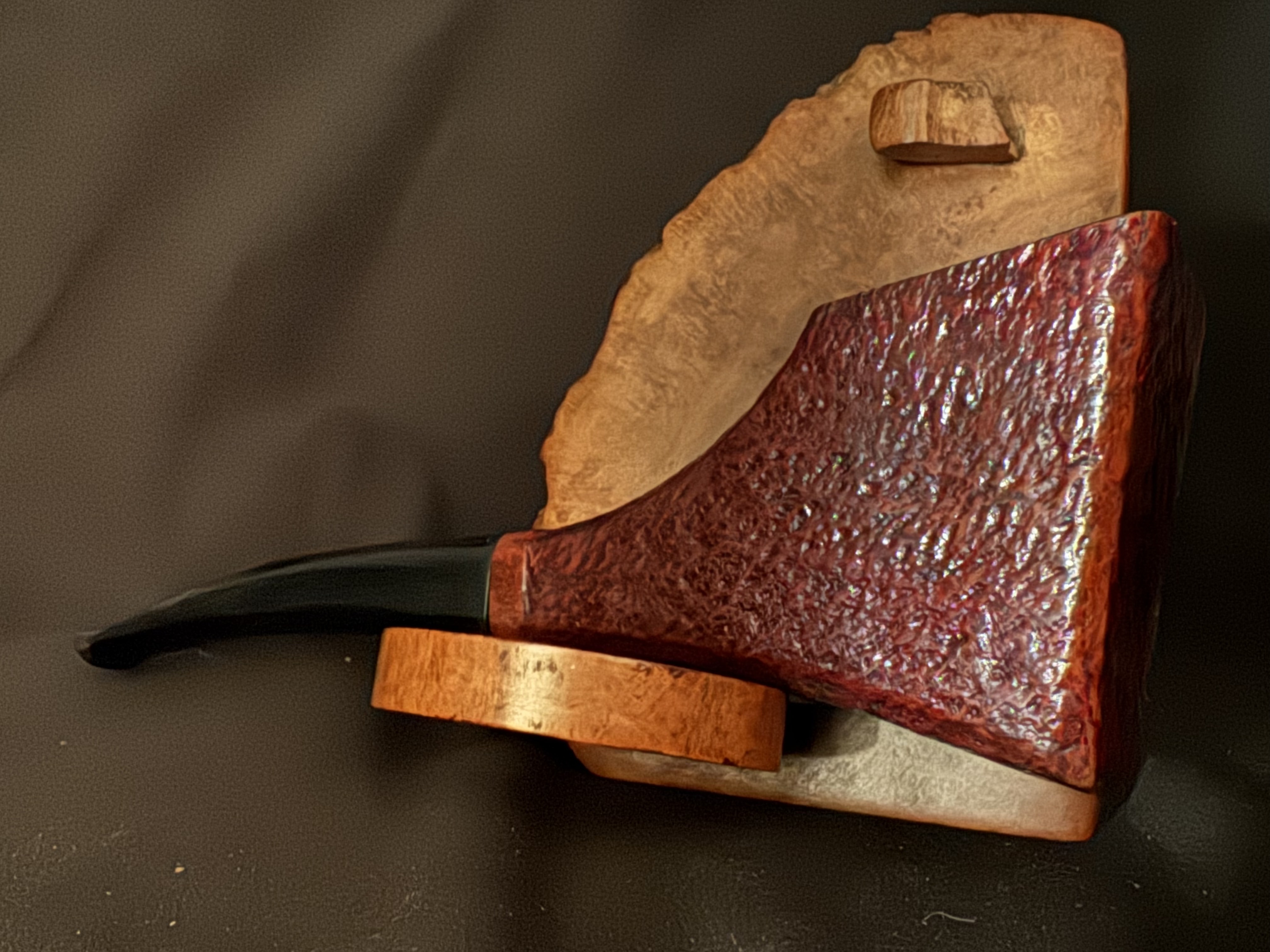 Design Berlin Swing Sandblast Paneled Freehand Sitter Pipe, 9mm Filter, Fishtail 13