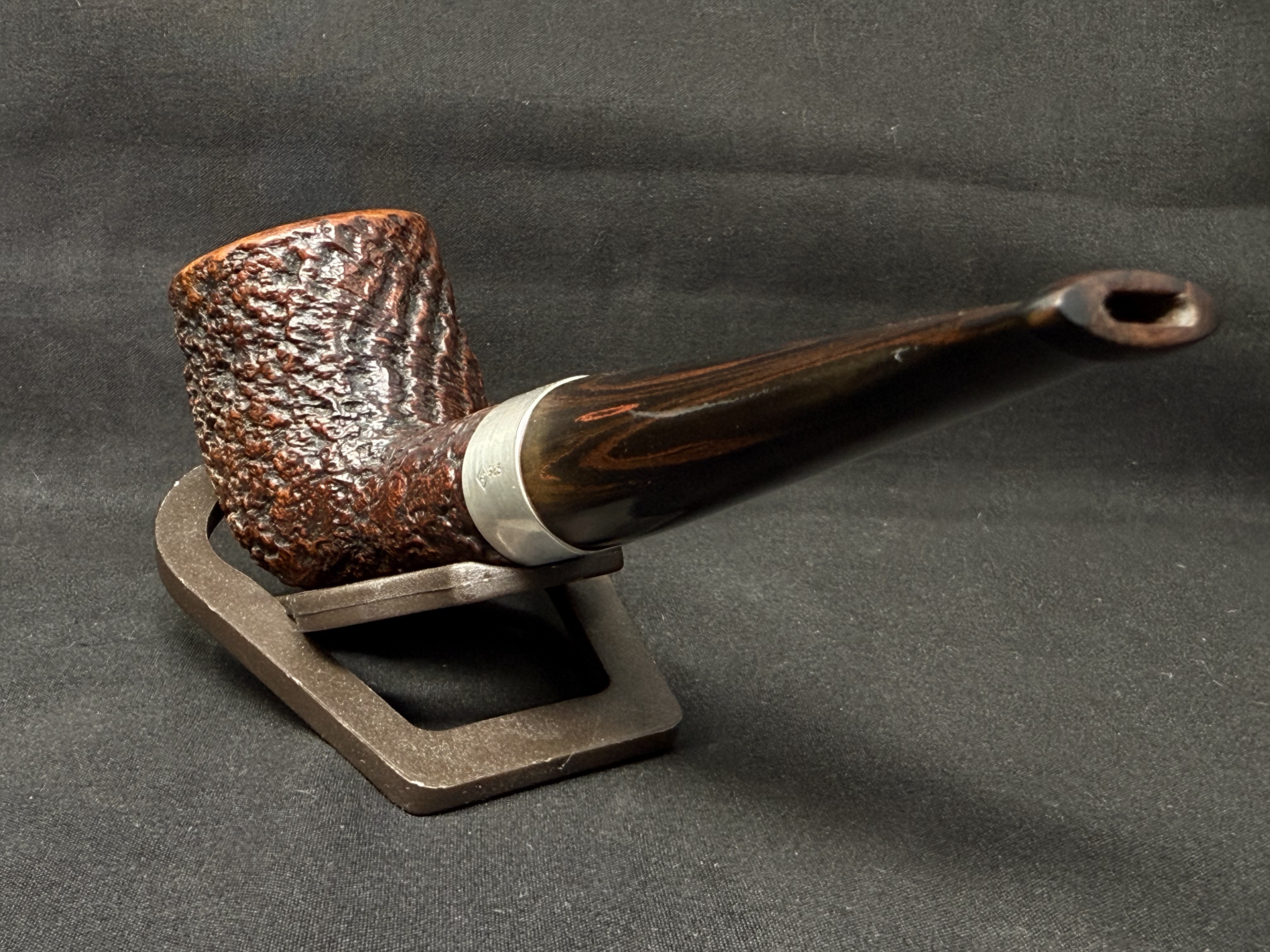 Dunhill Cumberland 41031 Billiard Sandblast Straight Estate Pipe, Silver Band 9