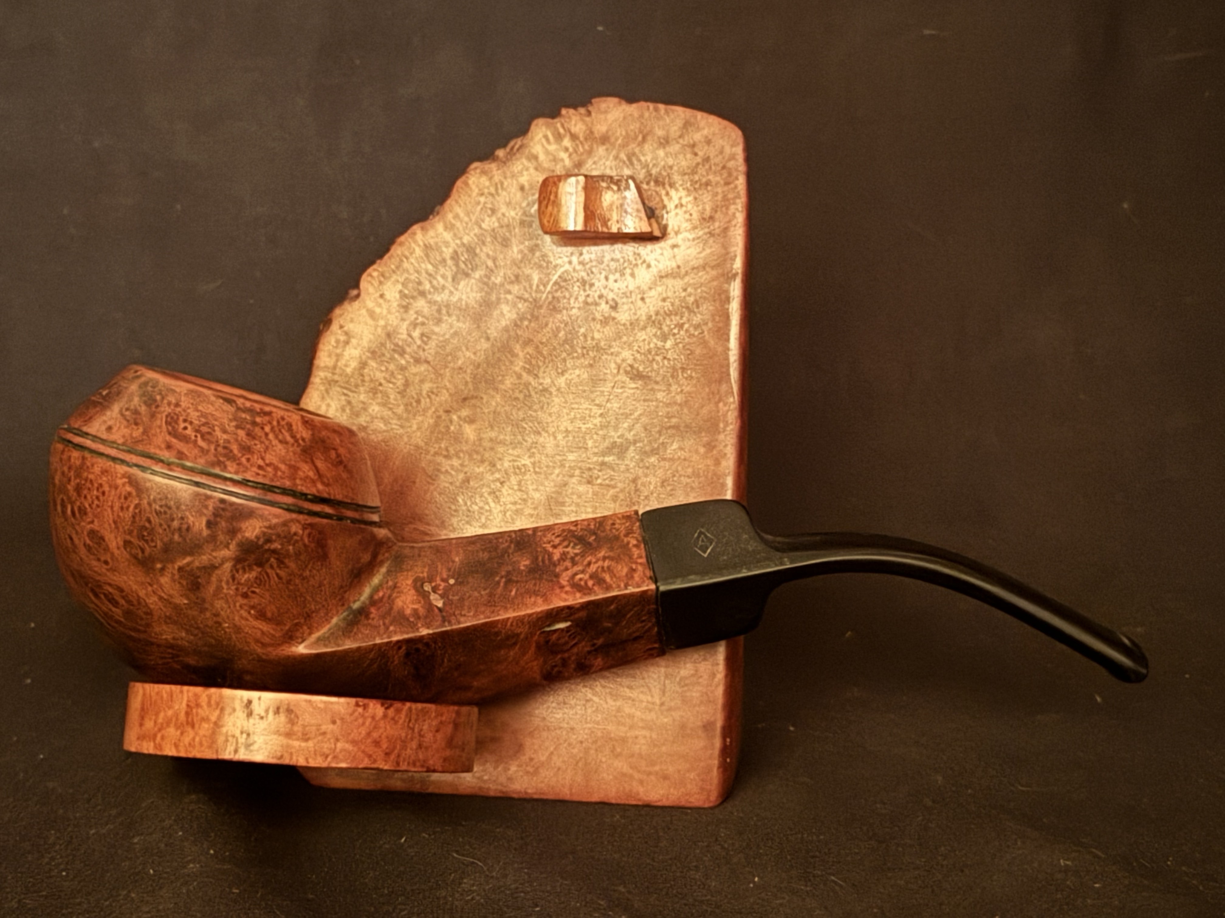 Aristocrat London Made Superman Bulldog Estate Pipe - Smooth Briar, Bent, Vulcanite Saddle Stem 5