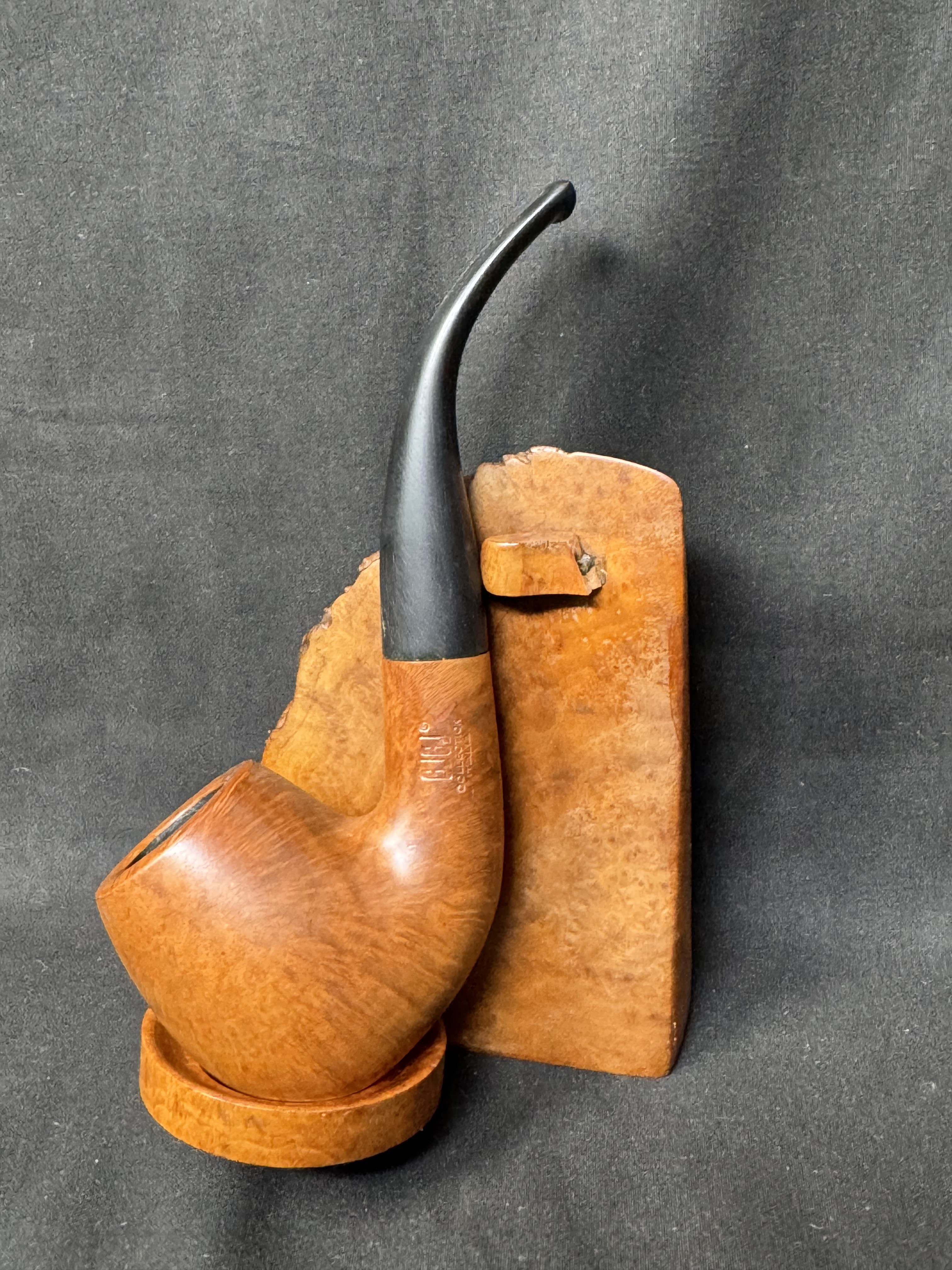 GiGi Collection Italia Shape 912 Freehand Bent Billiard Estate Briar Pipe, 1934-2026