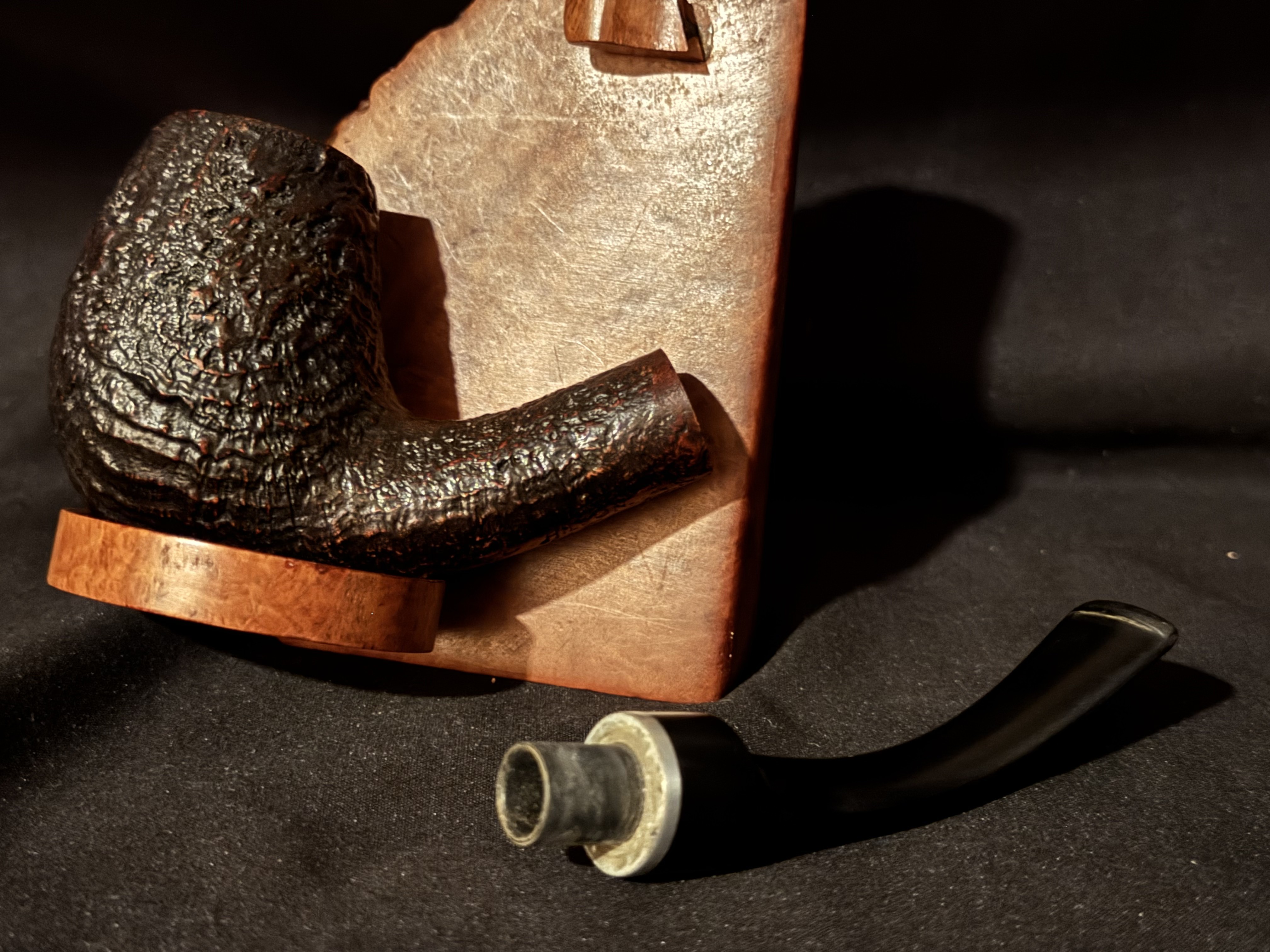 HILSON Sandblast Bent Billiard Estate Pipe - Aluminum Band, Vulcanite Saddle Stem, Fishtail Bit, 9mm Filter, Unsmoked 9