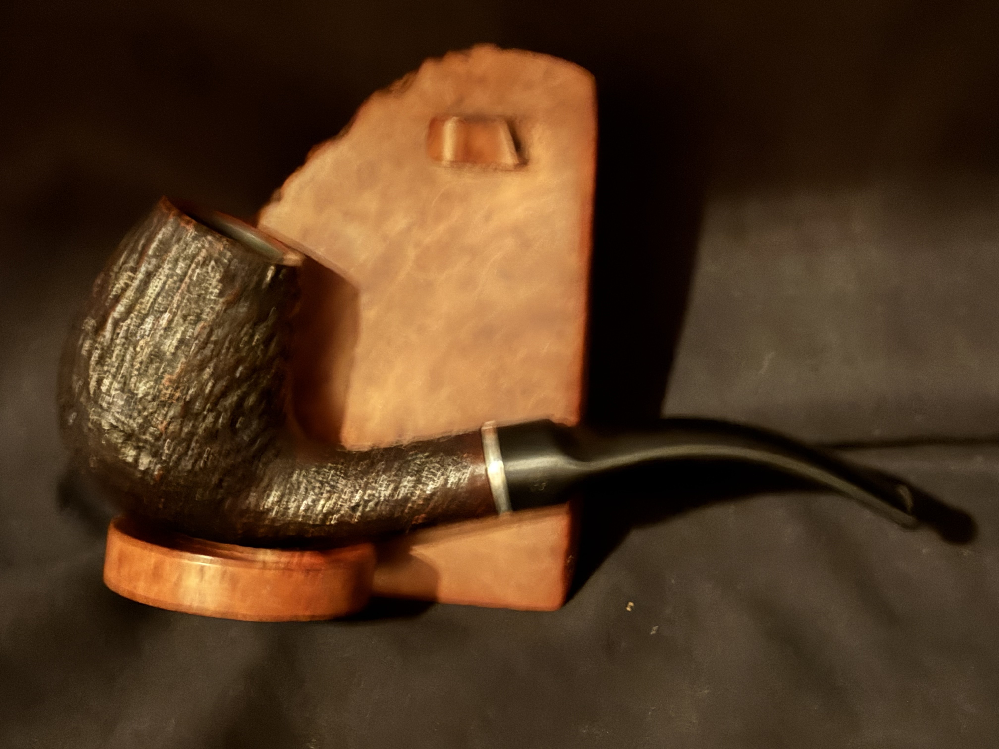 HILSON Sandblast Bent Billiard Estate Pipe - Aluminum Band, Vulcanite Saddle Stem, Fishtail Bit, 9mm Filter, Unsmoked 3