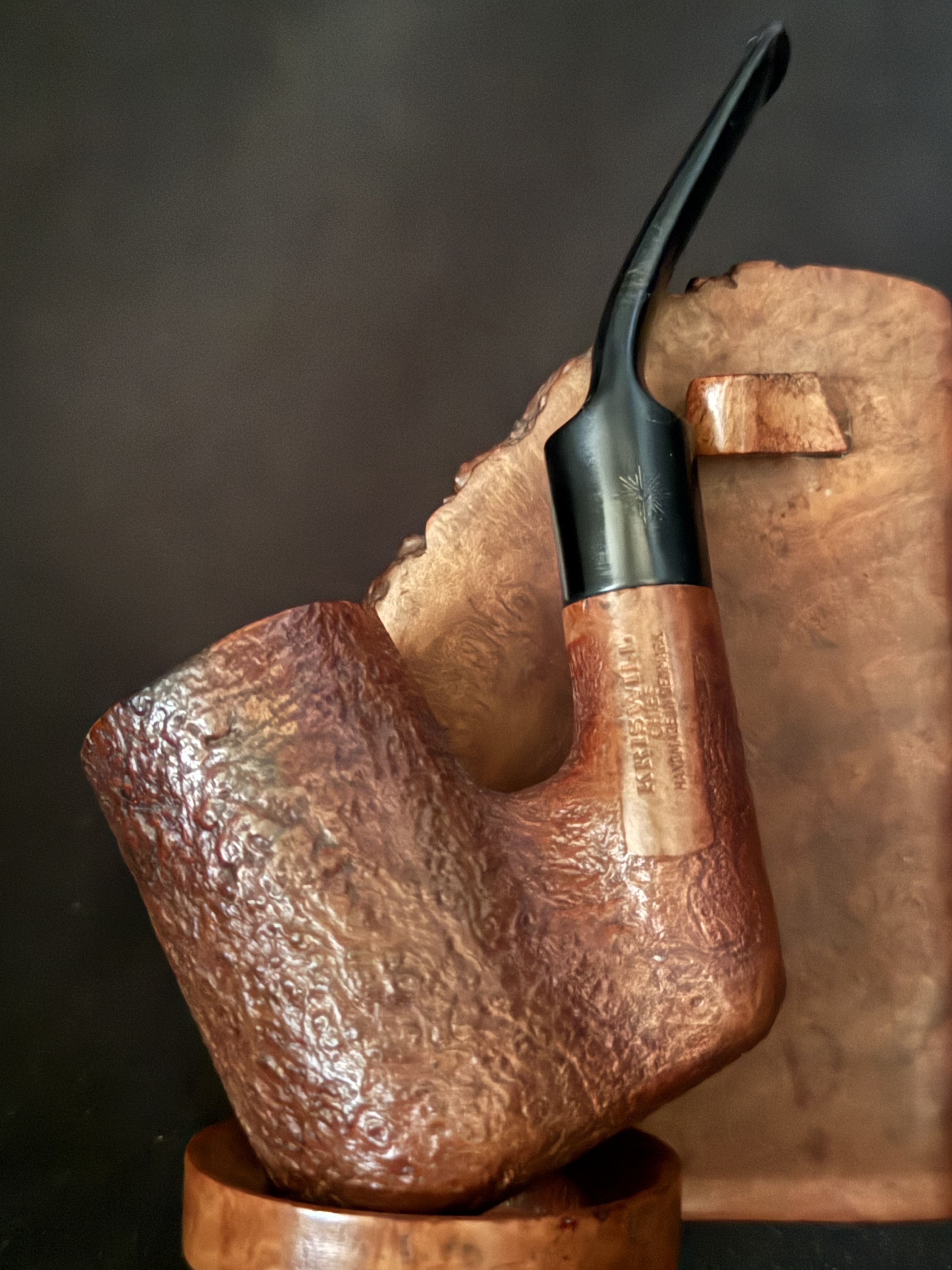 Kriswill Chief 1850 Sandblast Sitter Pipe, Bent Vulcanite Saddle Stem, Denmark 3