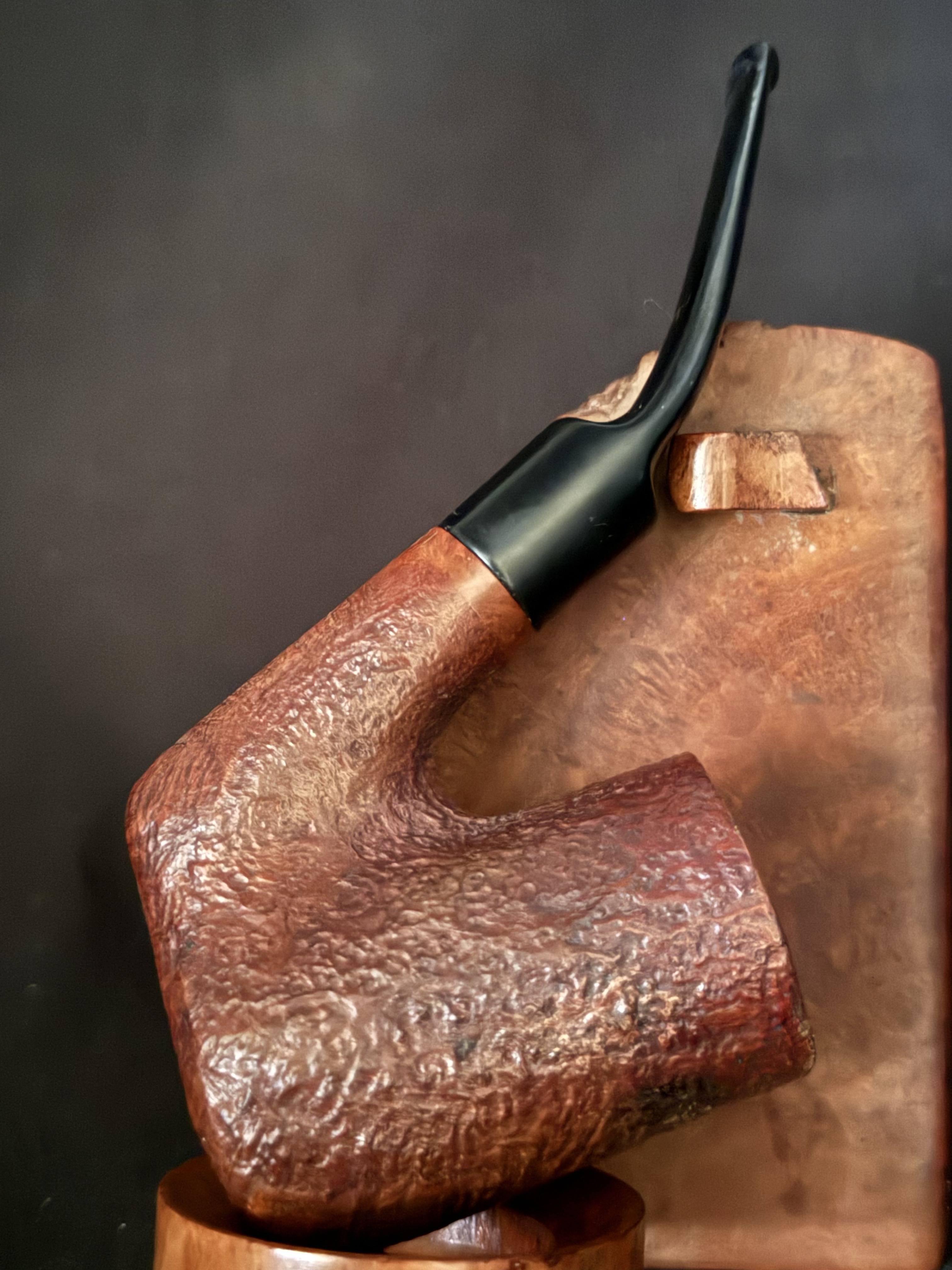 Kriswill Chief 1850 Sandblast Sitter Pipe, Bent Vulcanite Saddle Stem, Denmark 4