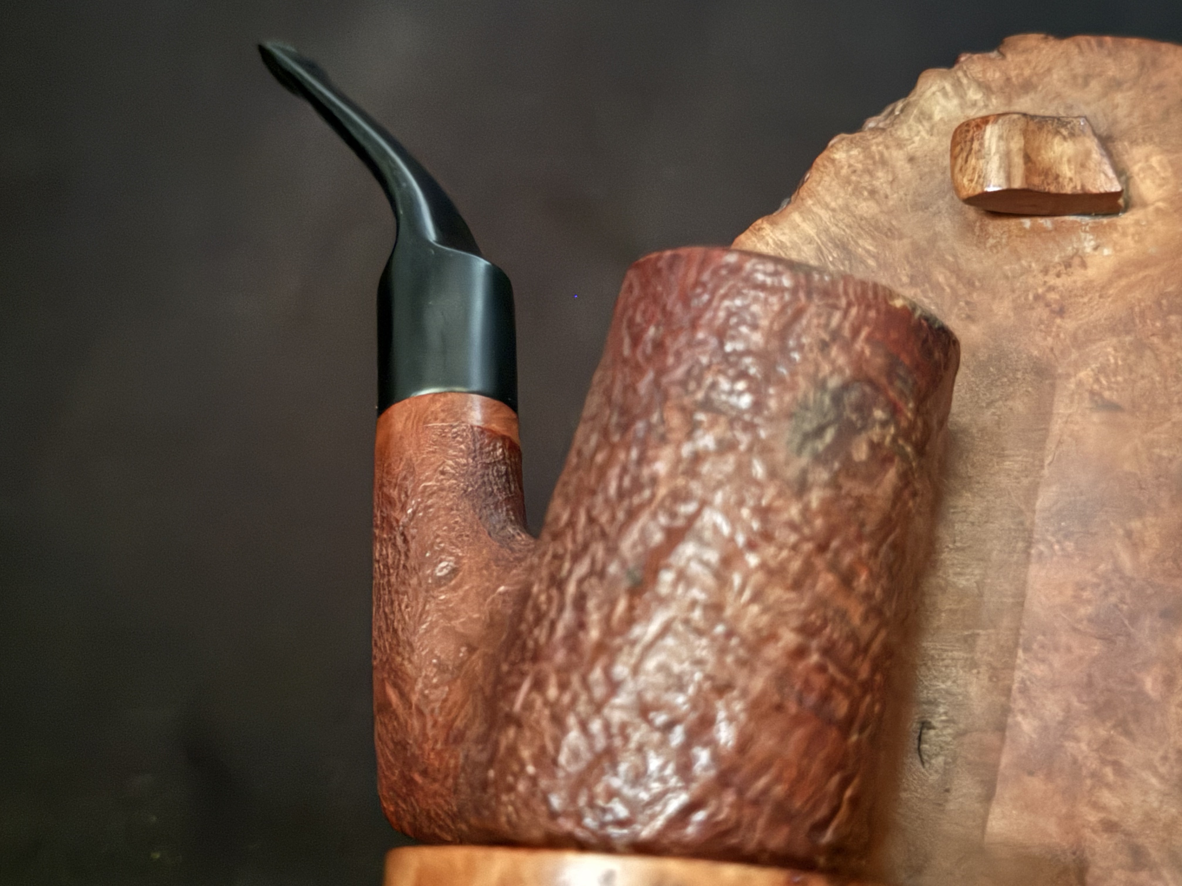 Kriswill Chief 1850 Sandblast Sitter Pipe, Bent Vulcanite Saddle Stem, Denmark 7