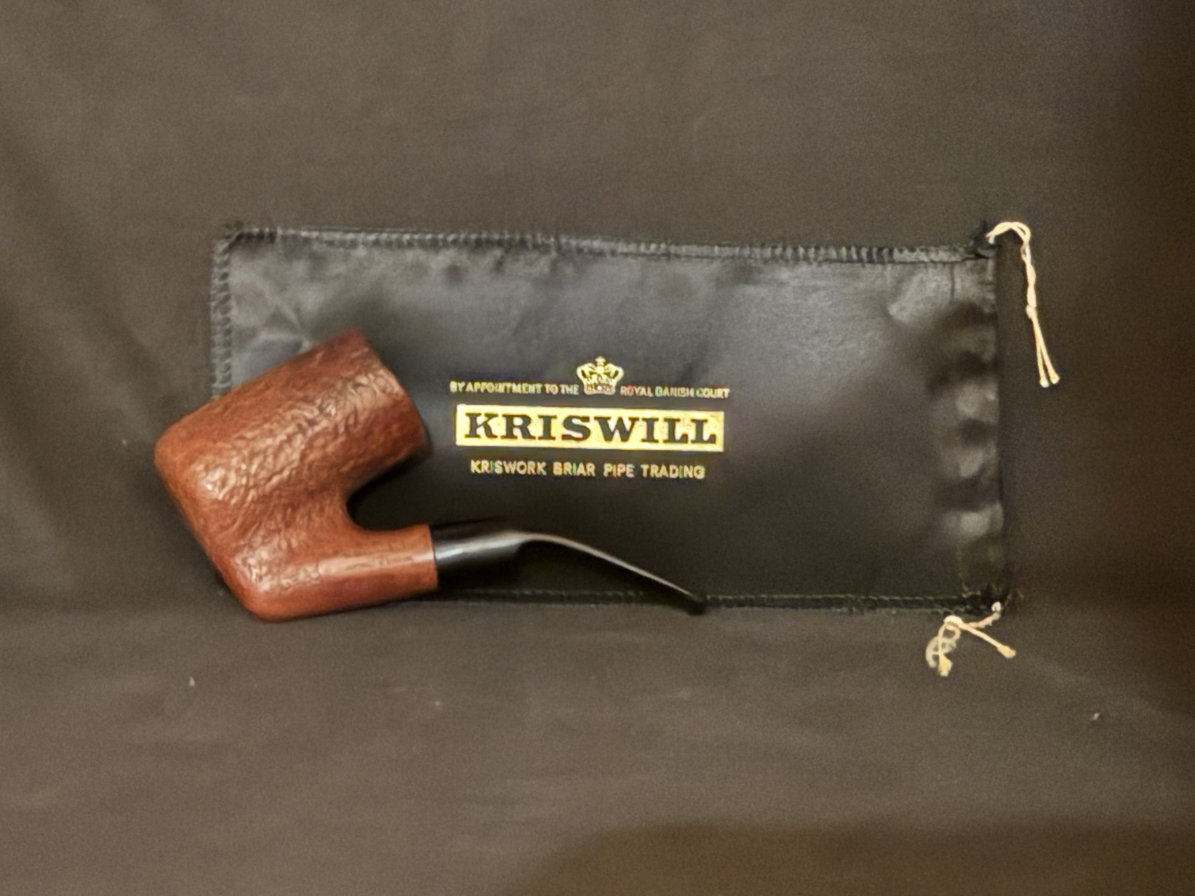 Kriswill Chief 1850 Sandblast Sitter Pipe, Bent Vulcanite Saddle Stem, Denmark 13
