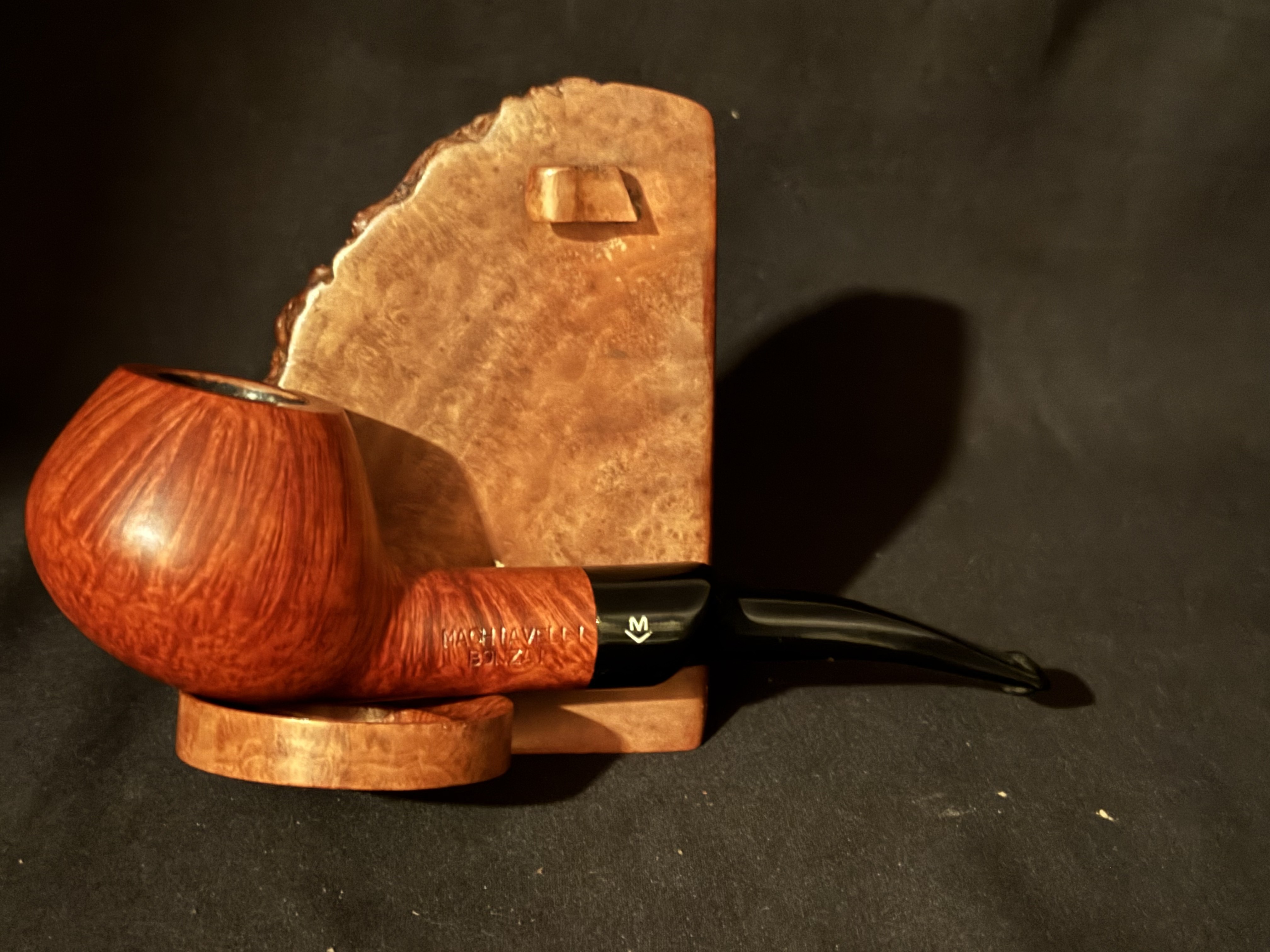 Machiavelli Bonzai Smooth Bent Apple Estate Pipe, Acrylic Saddle Stem 15