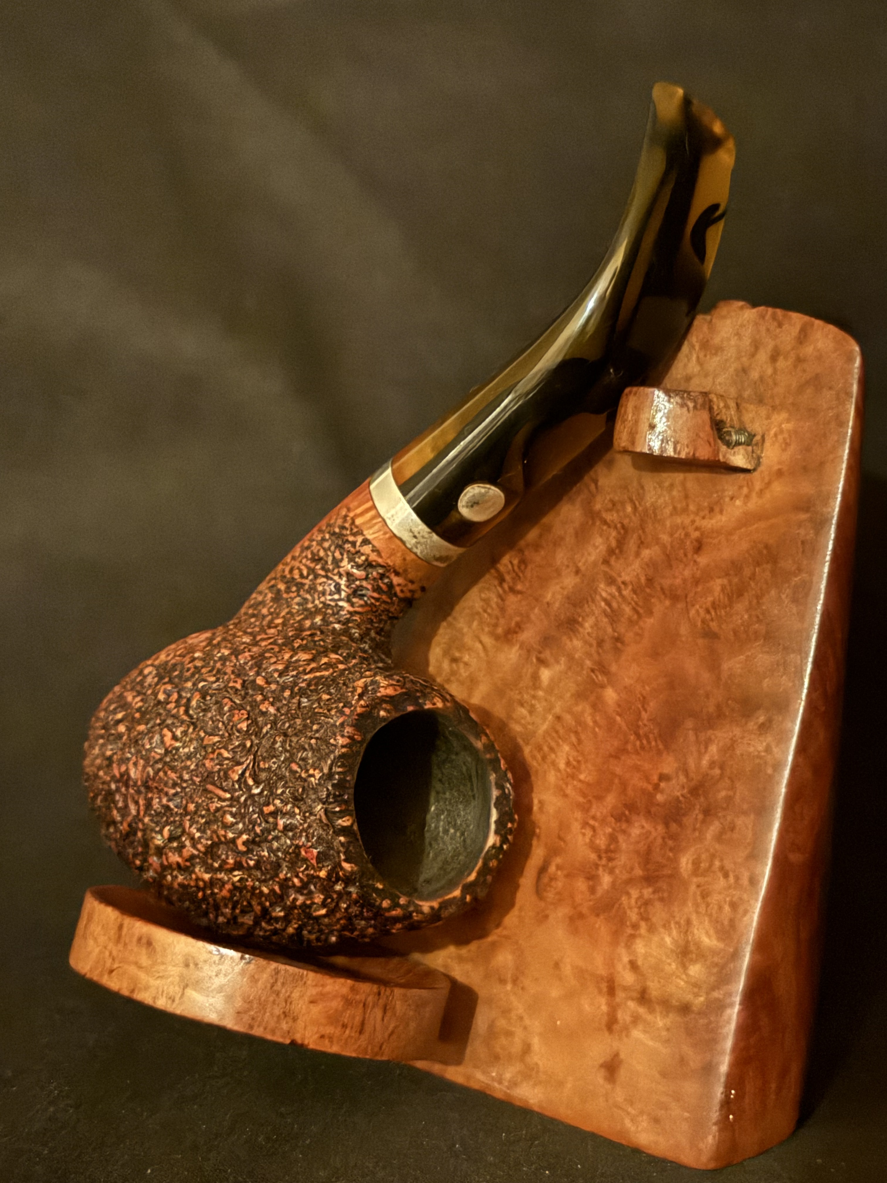 Mastro de Paja 0B Fatta a Mano Pesaro Bent Barrel Sitter Pipe, Rock-Like Sandblast, Acrylic Fishtail Stem, 9mm Filter 4