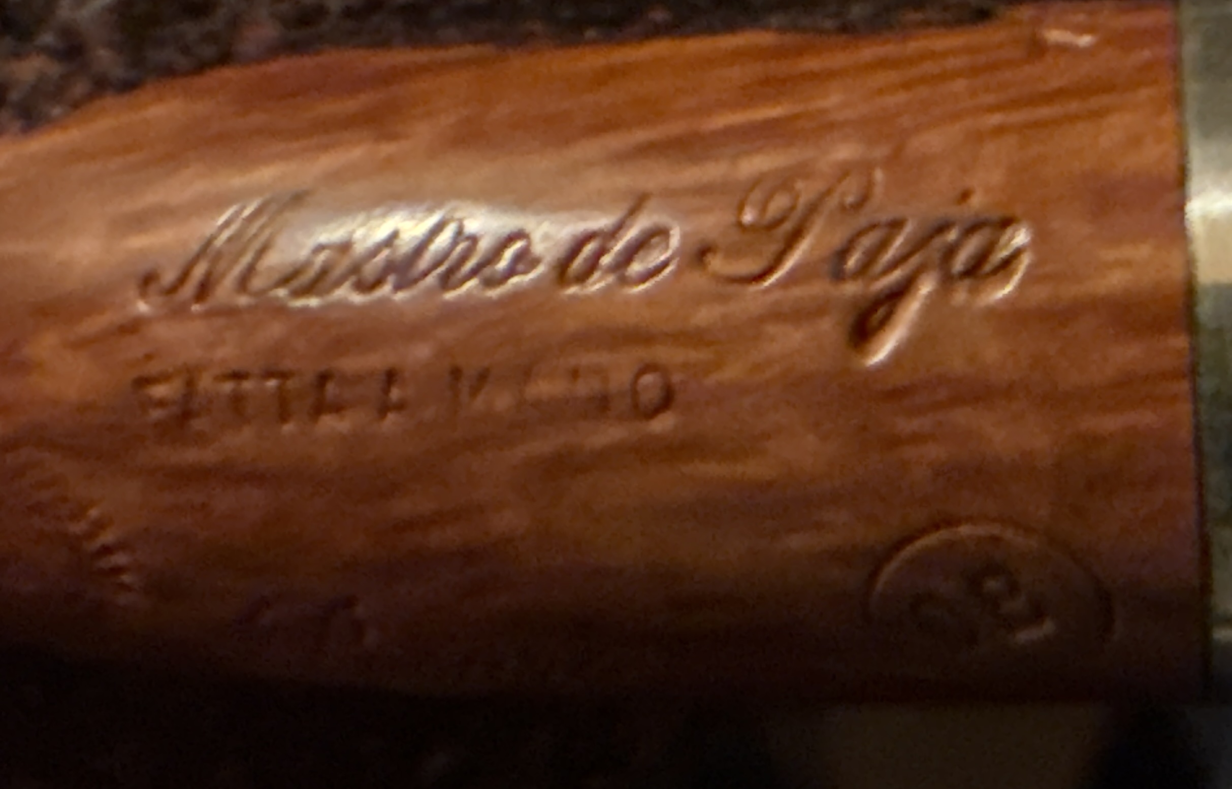 Mastro de Paja 0B Fatta a Mano Pesaro Bent Barrel Sitter Pipe, Rock-Like Sandblast, Acrylic Fishtail Stem, 9mm Filter 14