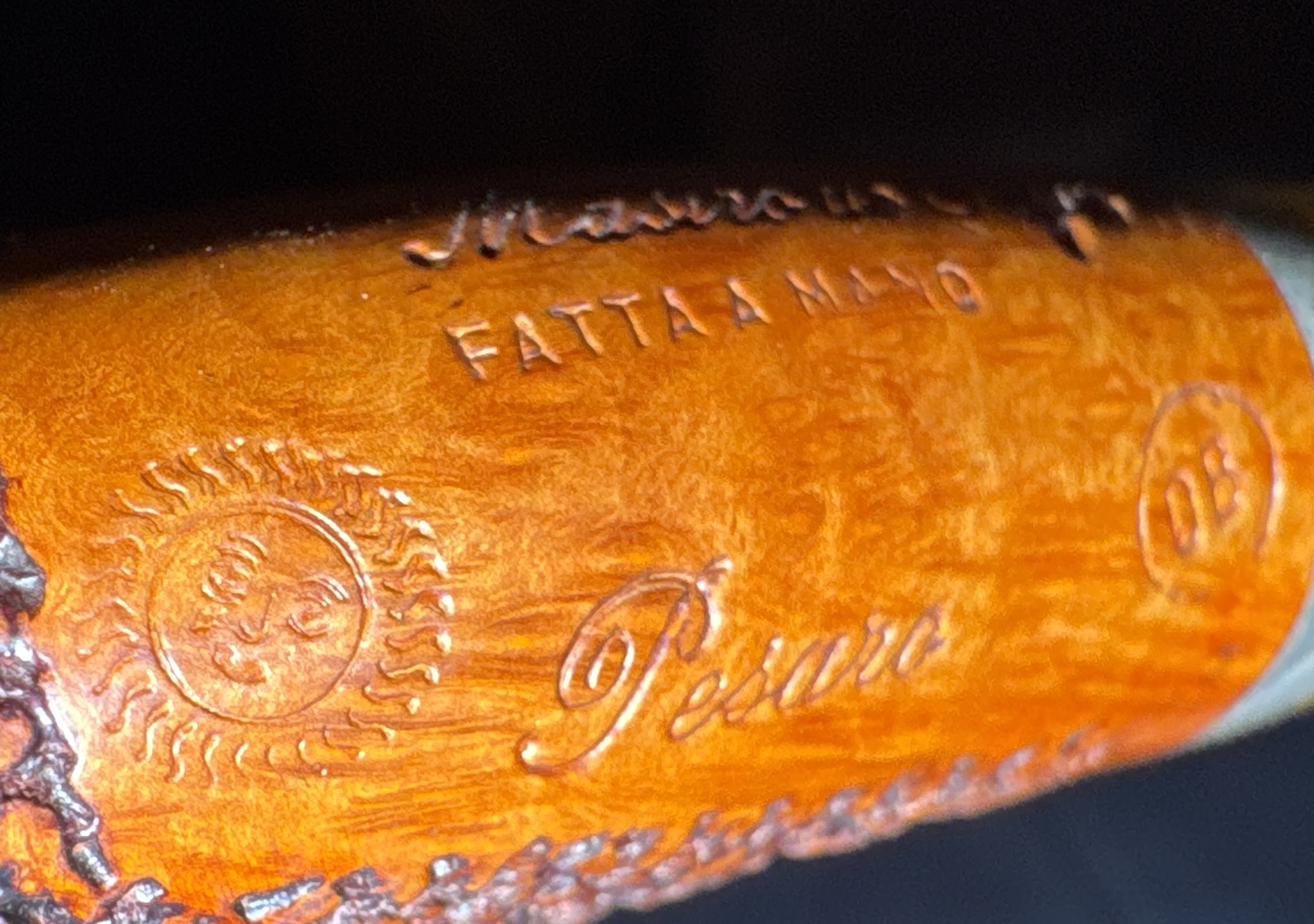 Mastro de Paja 0B Fatta a Mano Pesaro Bent Barrel Sitter Pipe, Rock-Like Sandblast, Acrylic Fishtail Stem, 9mm Filter 17