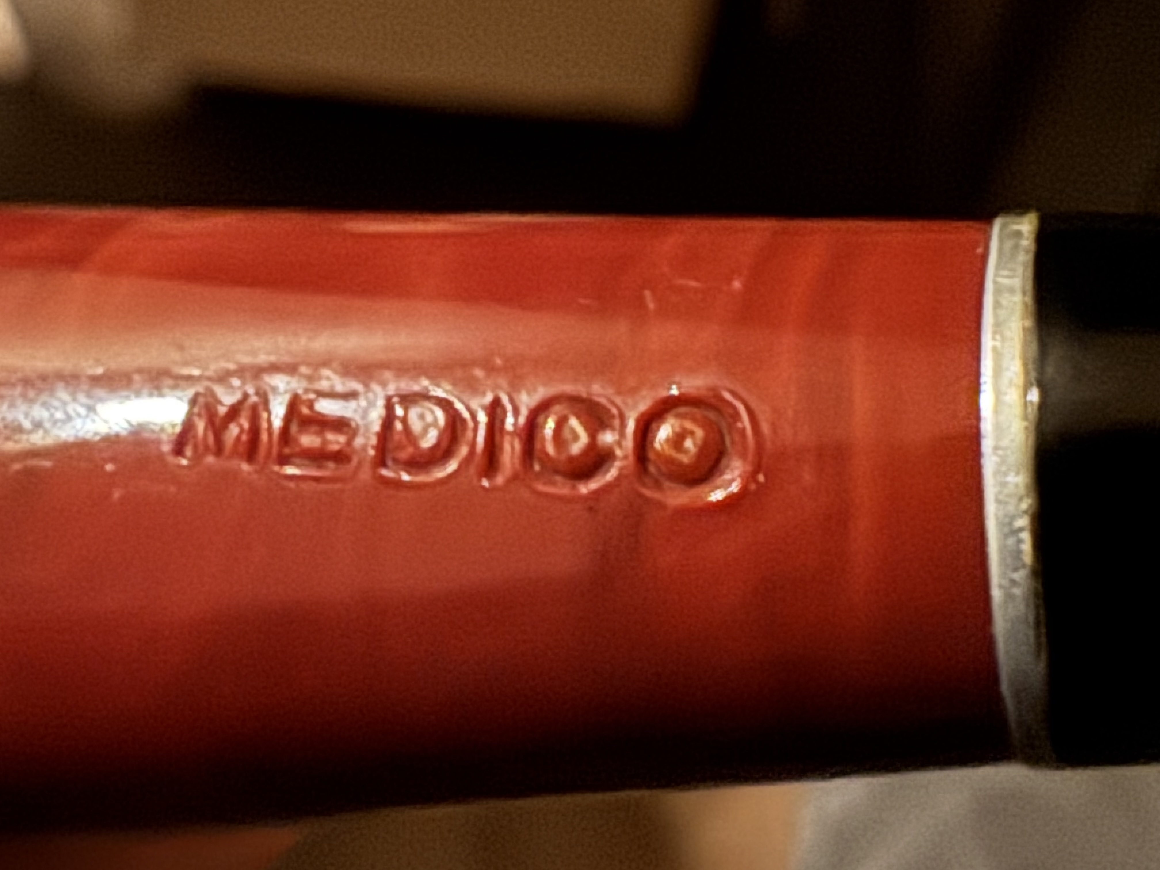 Medico Acrylic Cigar Holder (16mm) - Reddish Finish 6