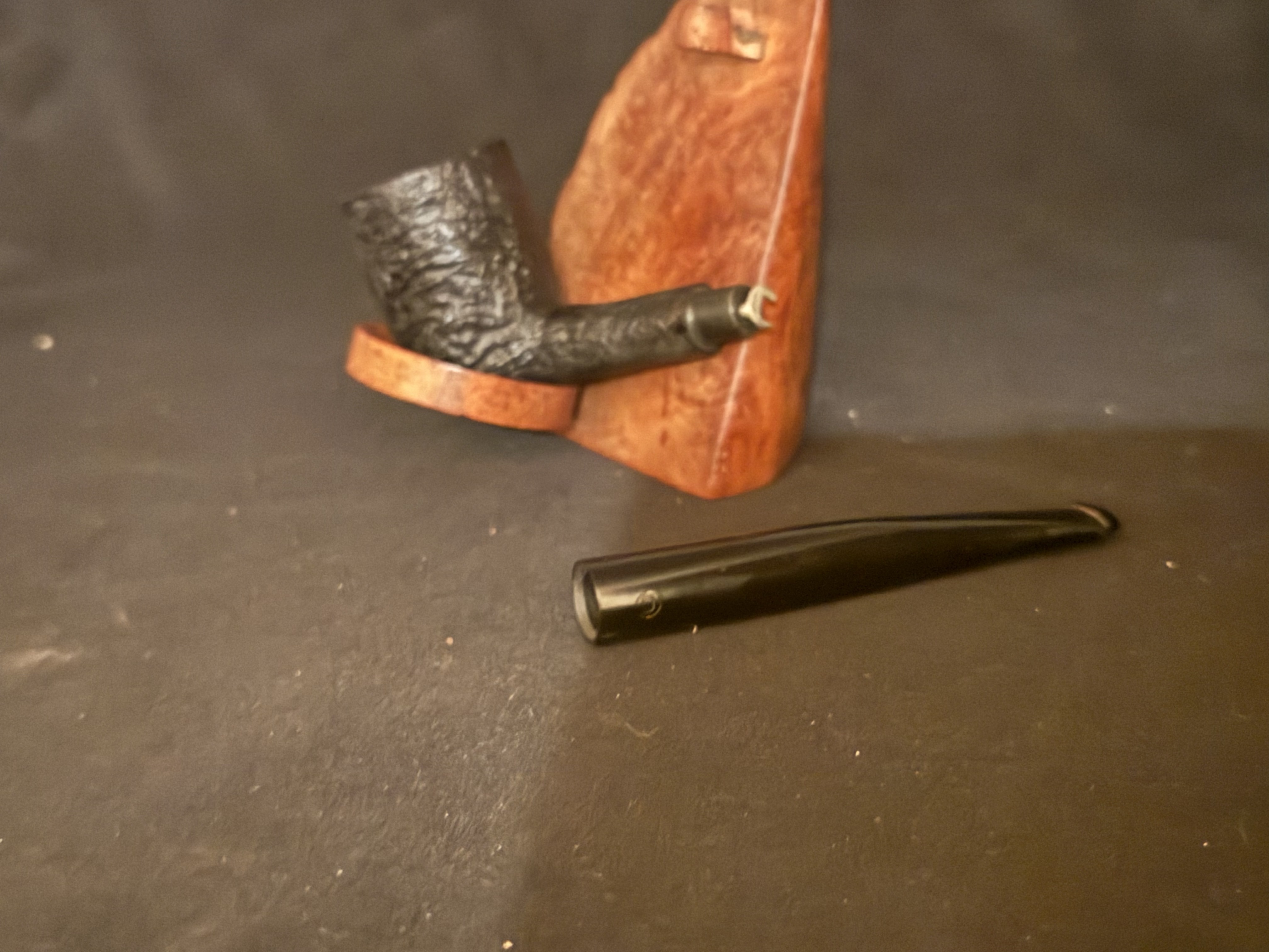Denicotea Curling 1900 Dark Sandblast Long Billiard Pipe, Vulcanite Fishtail 9