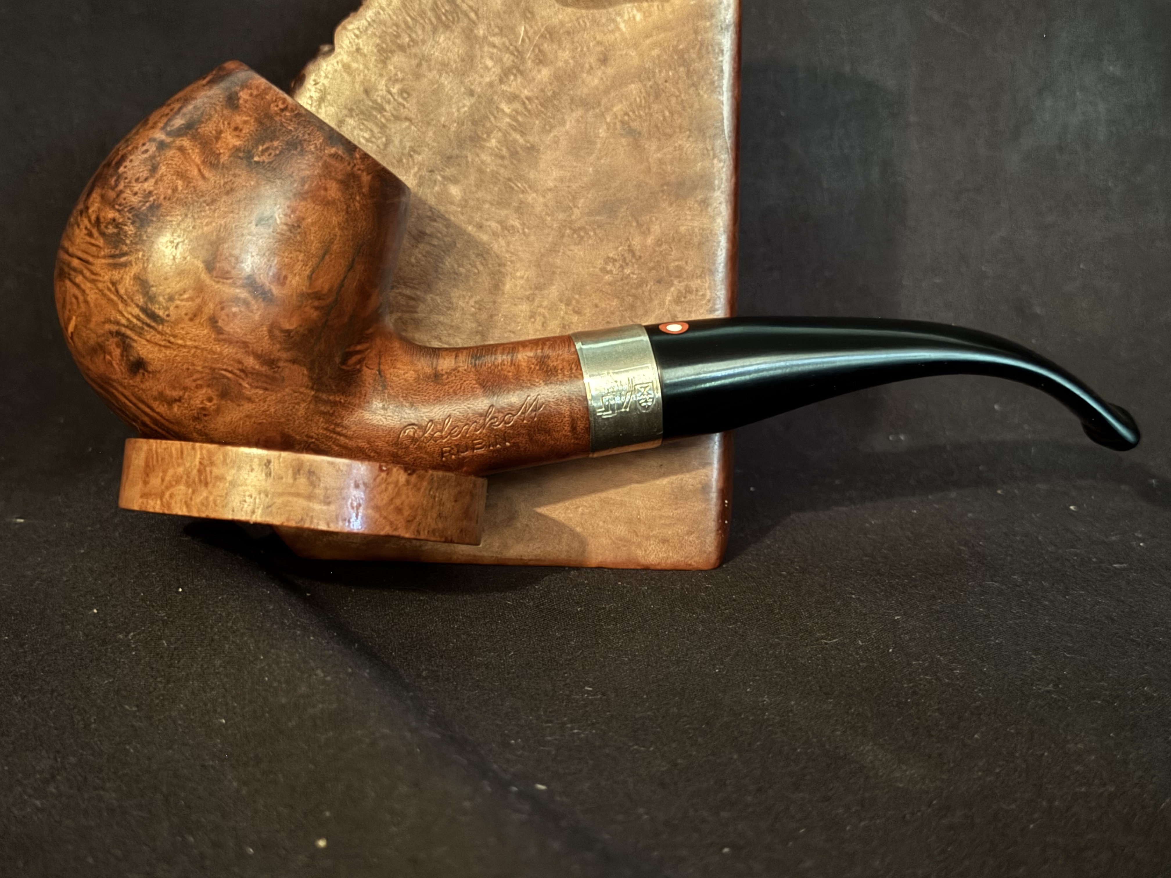 Oldenkott Rubin Bent Apple Smooth Briar Estate Pipe, Metal Band, Vulcanite Fishtail Stem 3