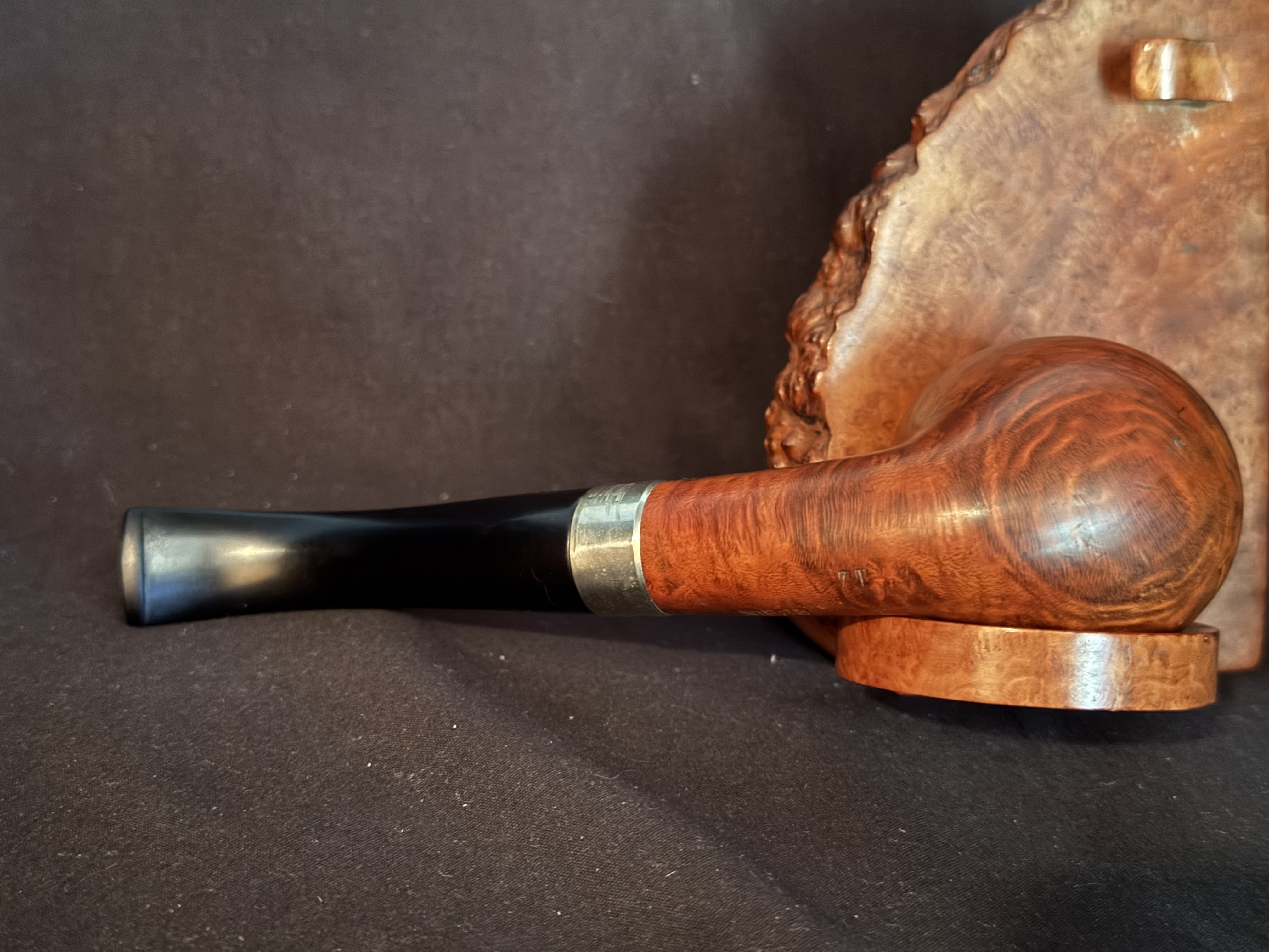 Oldenkott Rubin Bent Apple Smooth Briar Estate Pipe, Metal Band, Vulcanite Fishtail Stem 6