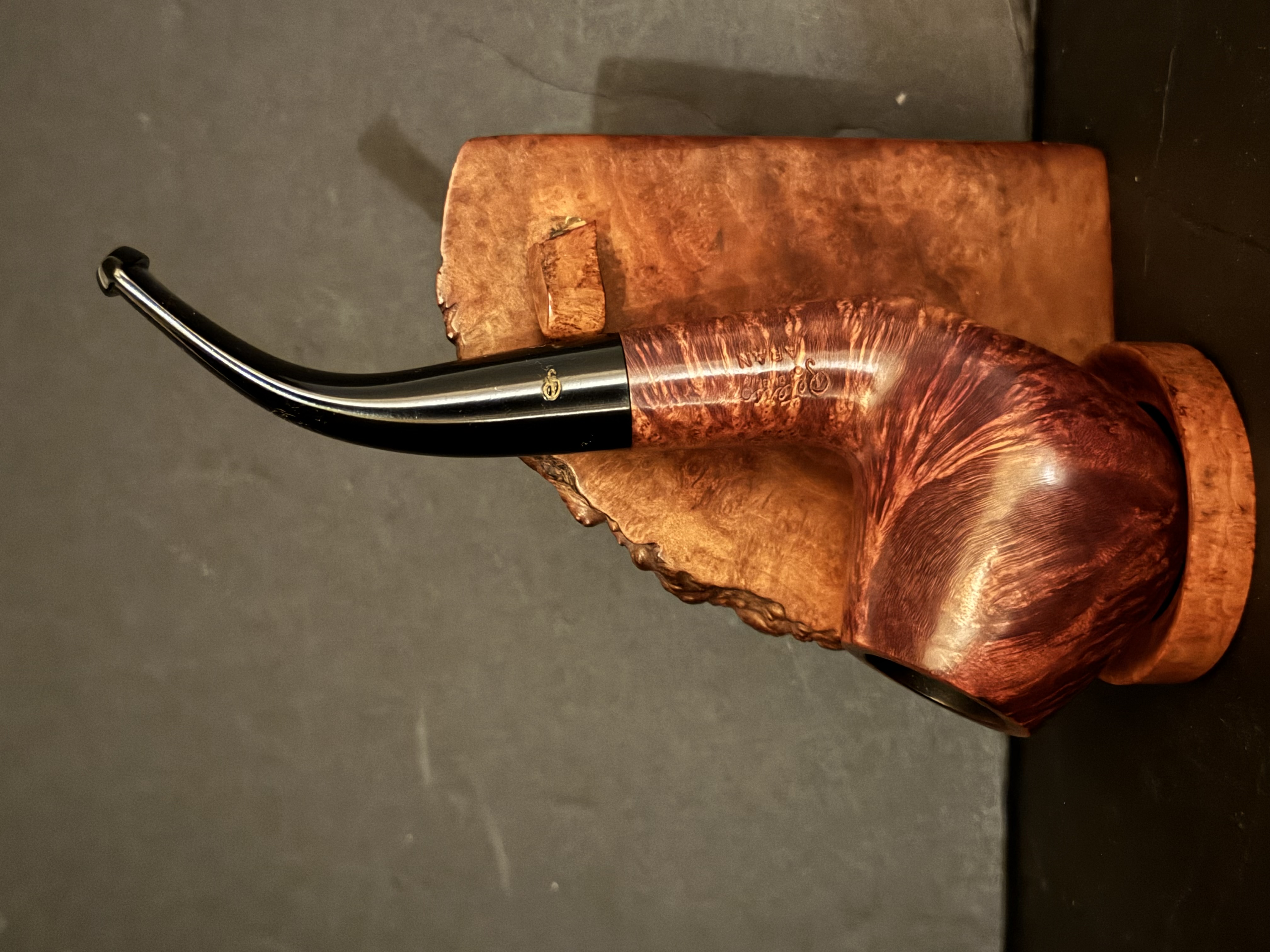 Peterson Aran B11 Volcano Sitter Estate Pipe