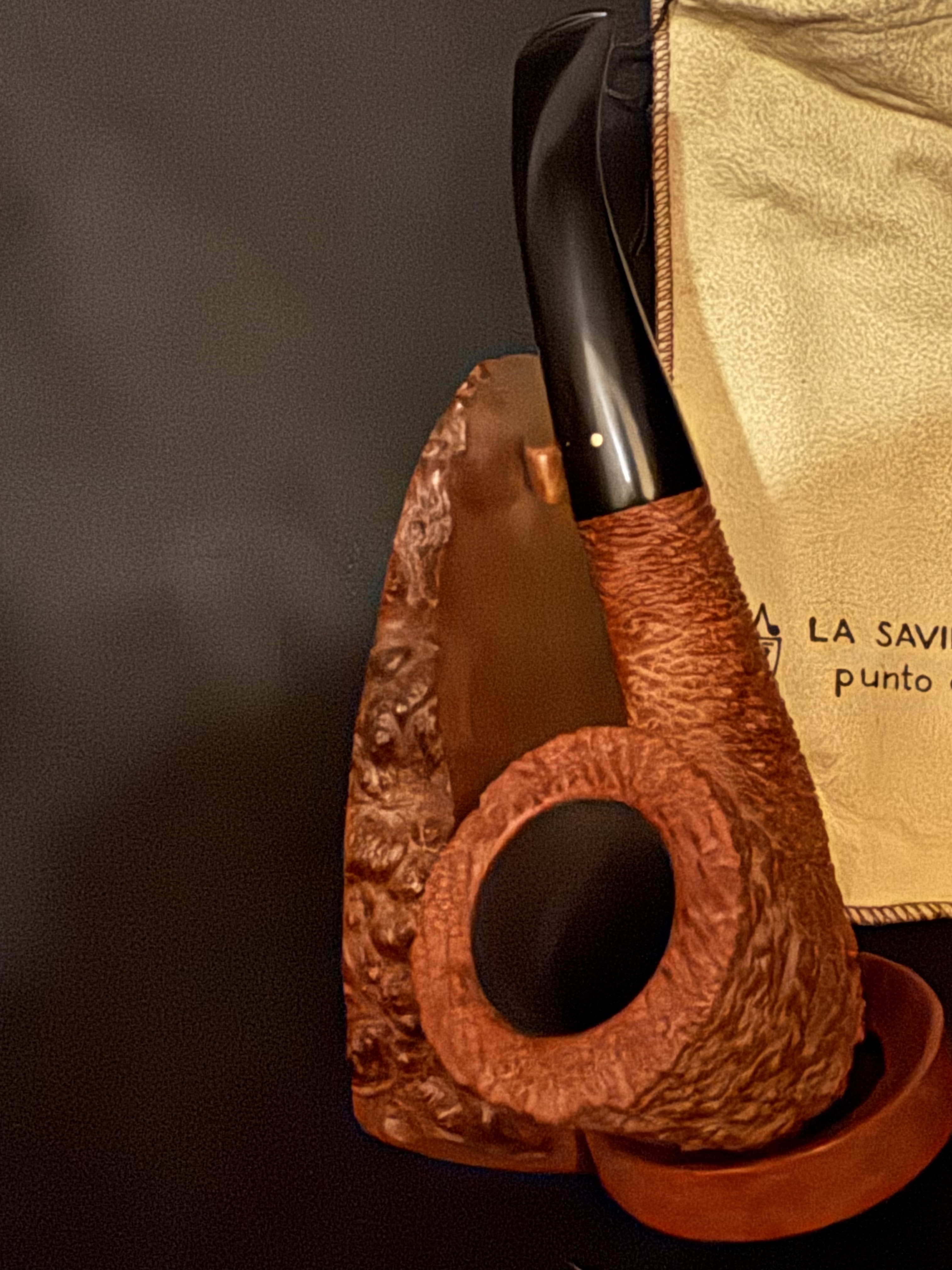 Savinelli Punto Oro 611 EX Corallo di Mare Bent Dublin Estate Pipe, Rusticated Finish, Extraordinaire Size, Italy 3