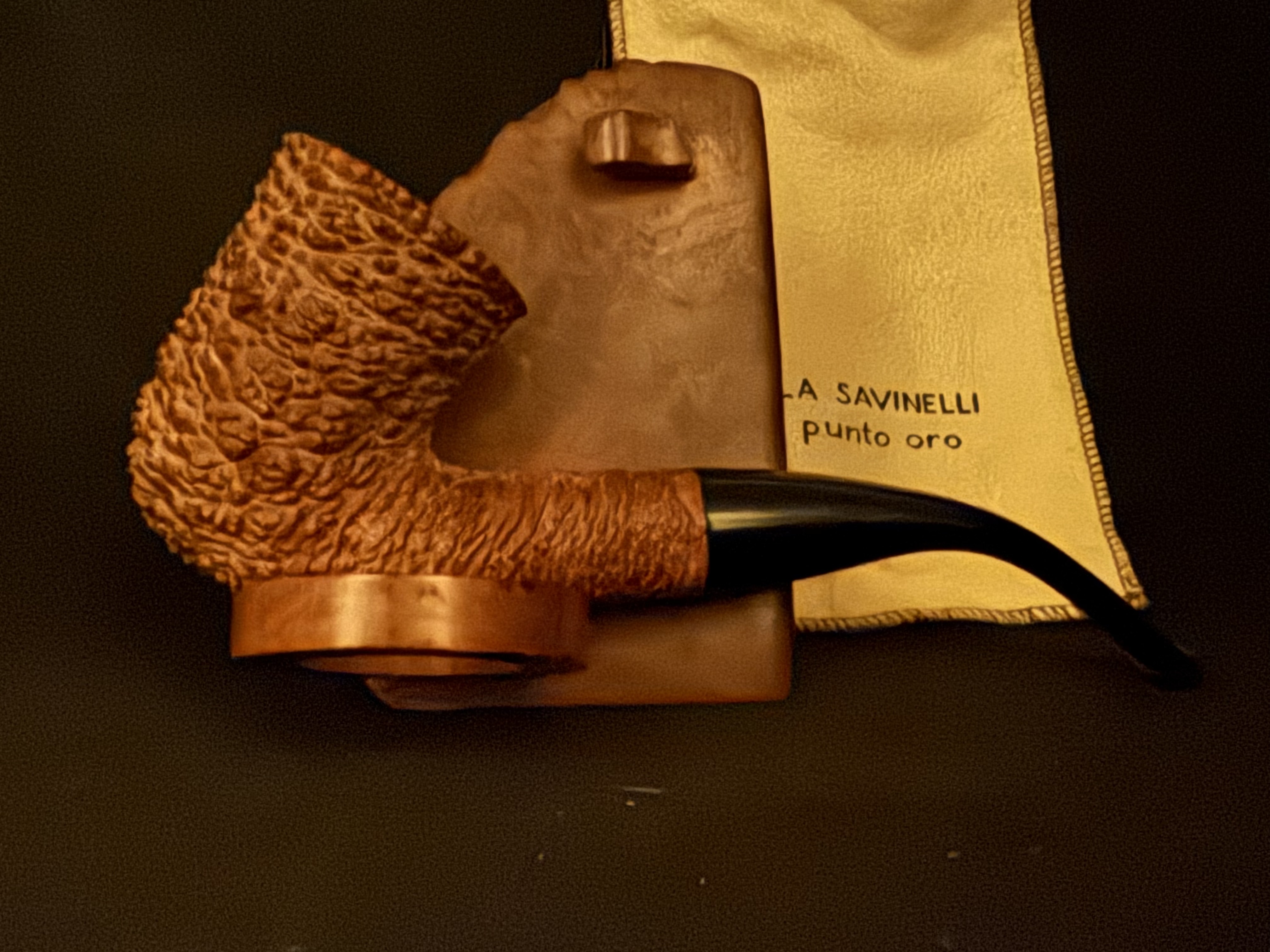 Savinelli Punto Oro 611 EX Corallo di Mare Bent Dublin Estate Pipe, Rusticated Finish, Extraordinaire Size, Italy 6