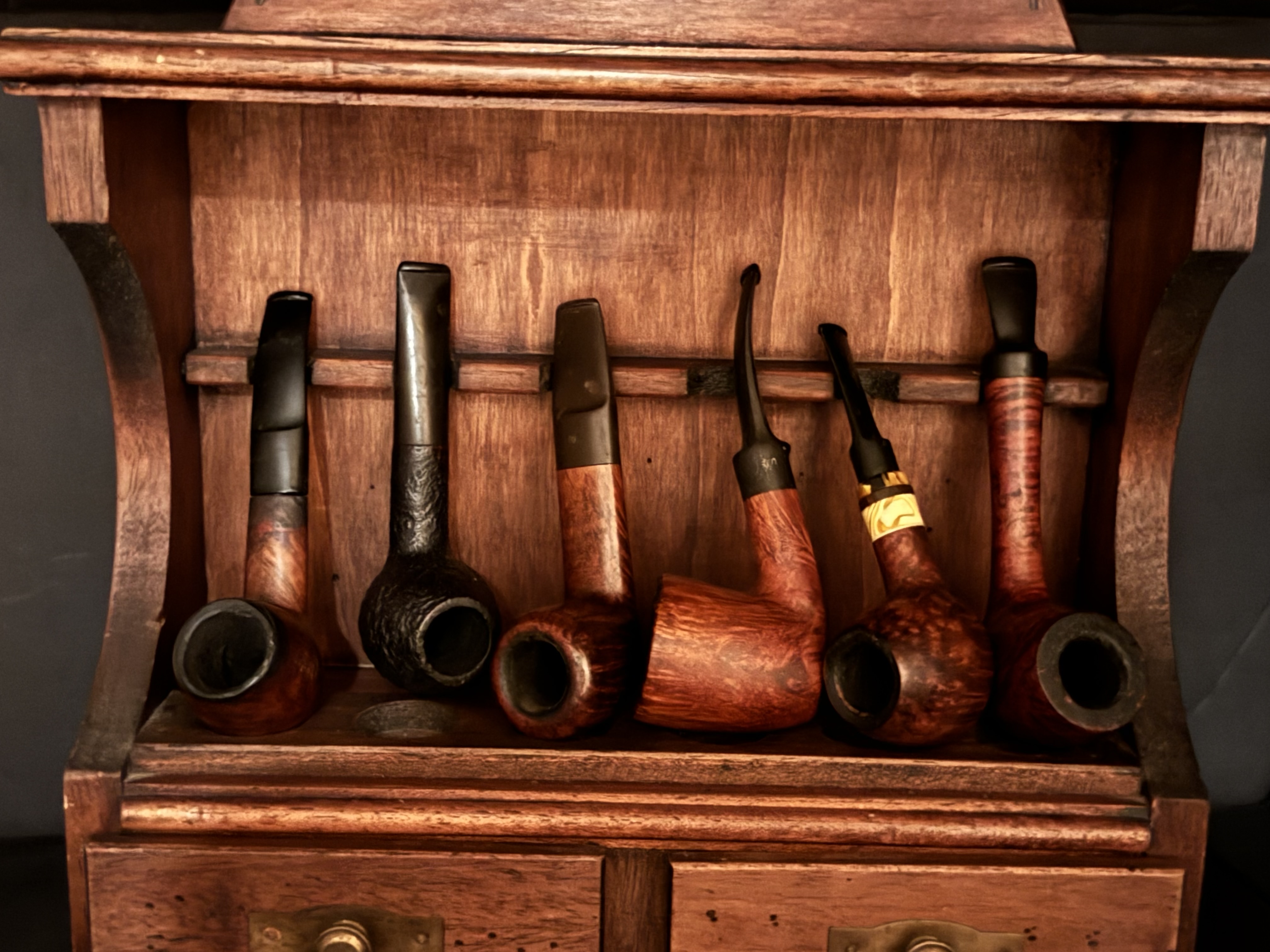 Wooden Pipe Stand for 6 Pipes, 2 Drawers, No Maker Mark 3