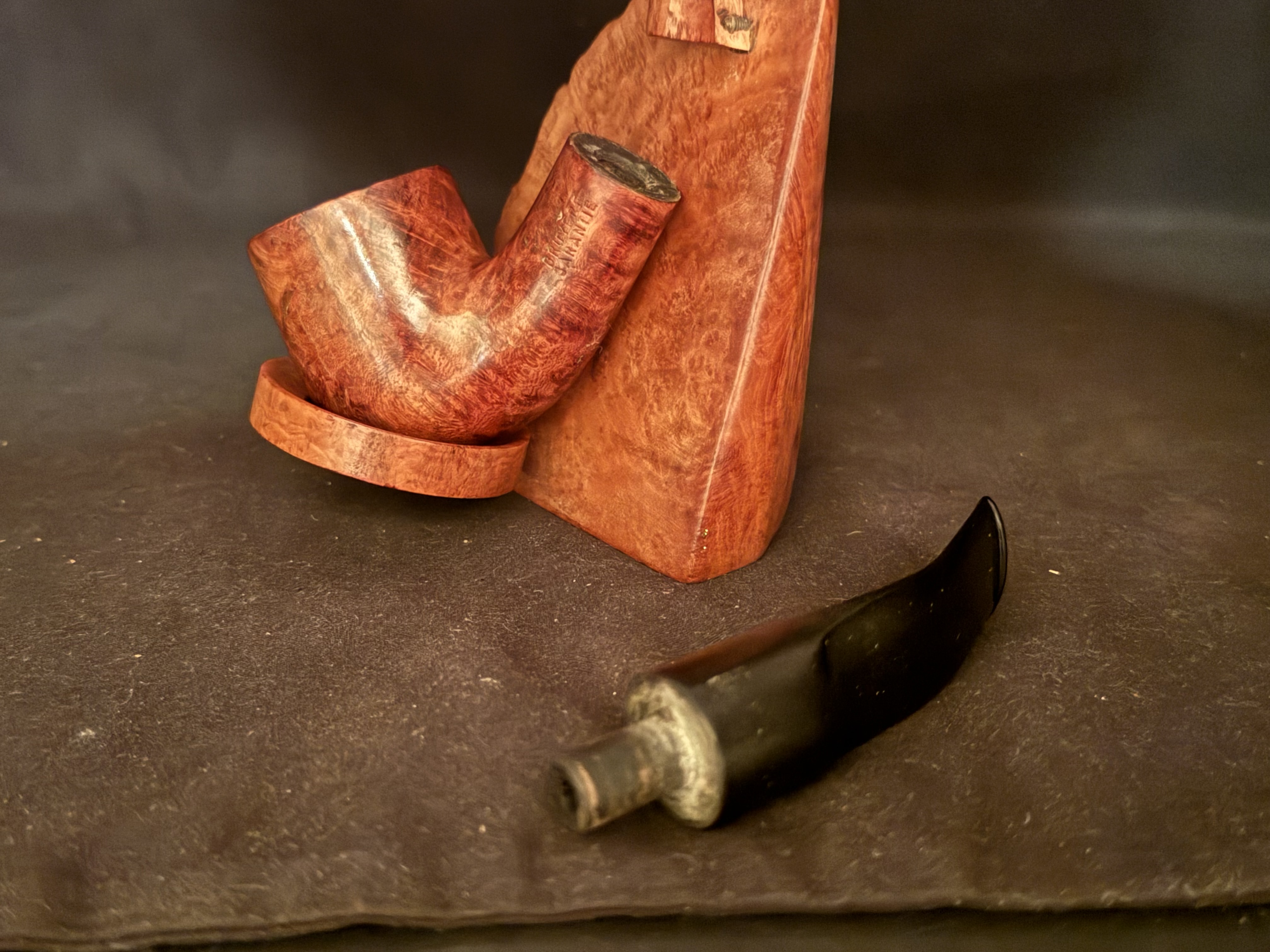 Bruyere Garantie Smooth Bent Pot Briar Estate Pipe with Vulcanite Saddle Stem and Fishtail Bit 3