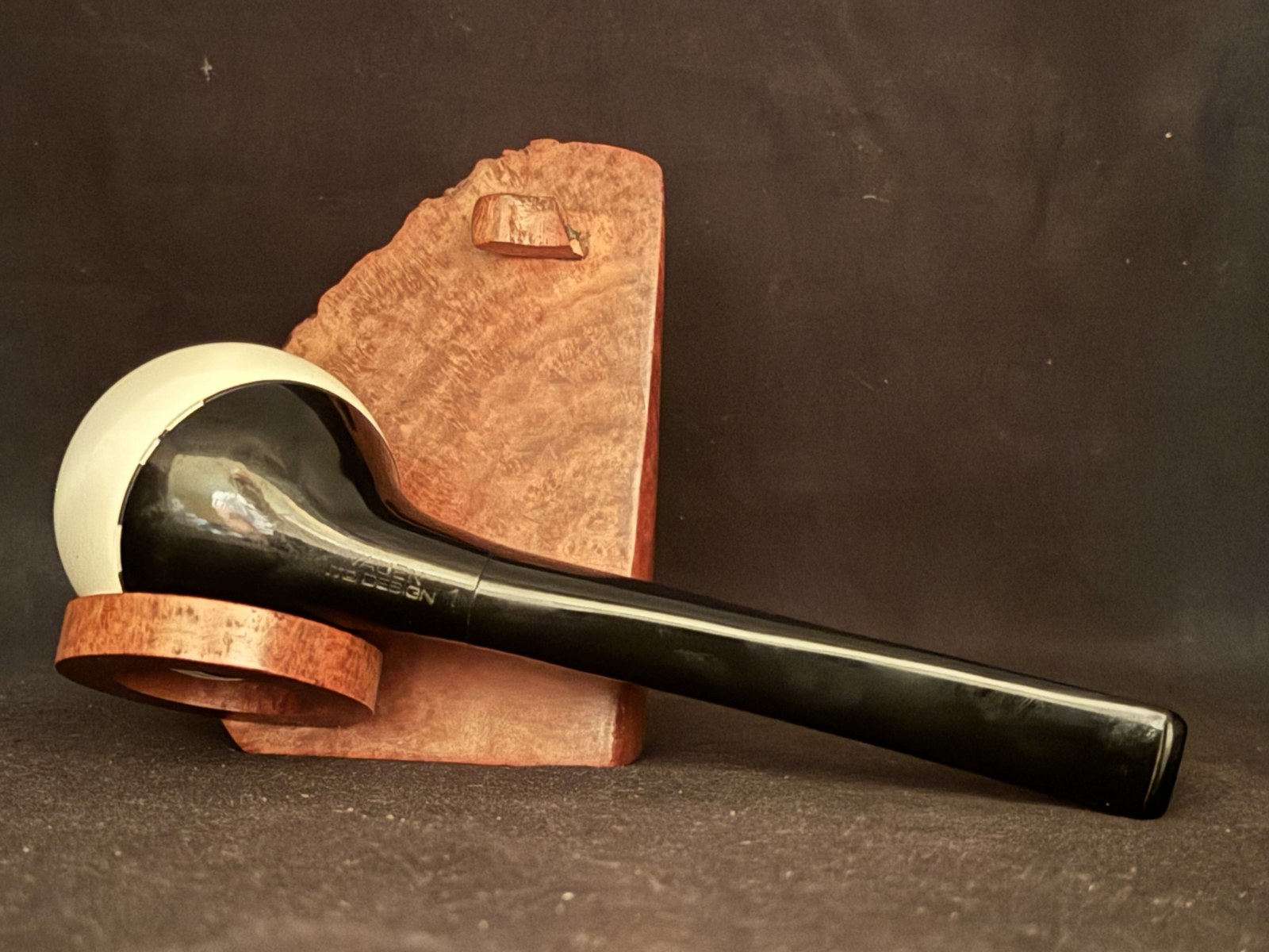 Vauen ITO 1 Apple Shape Briar Pipe - Painted Black and White Bowl - Acrylic Fishtail Stem - Estate Pipe 7