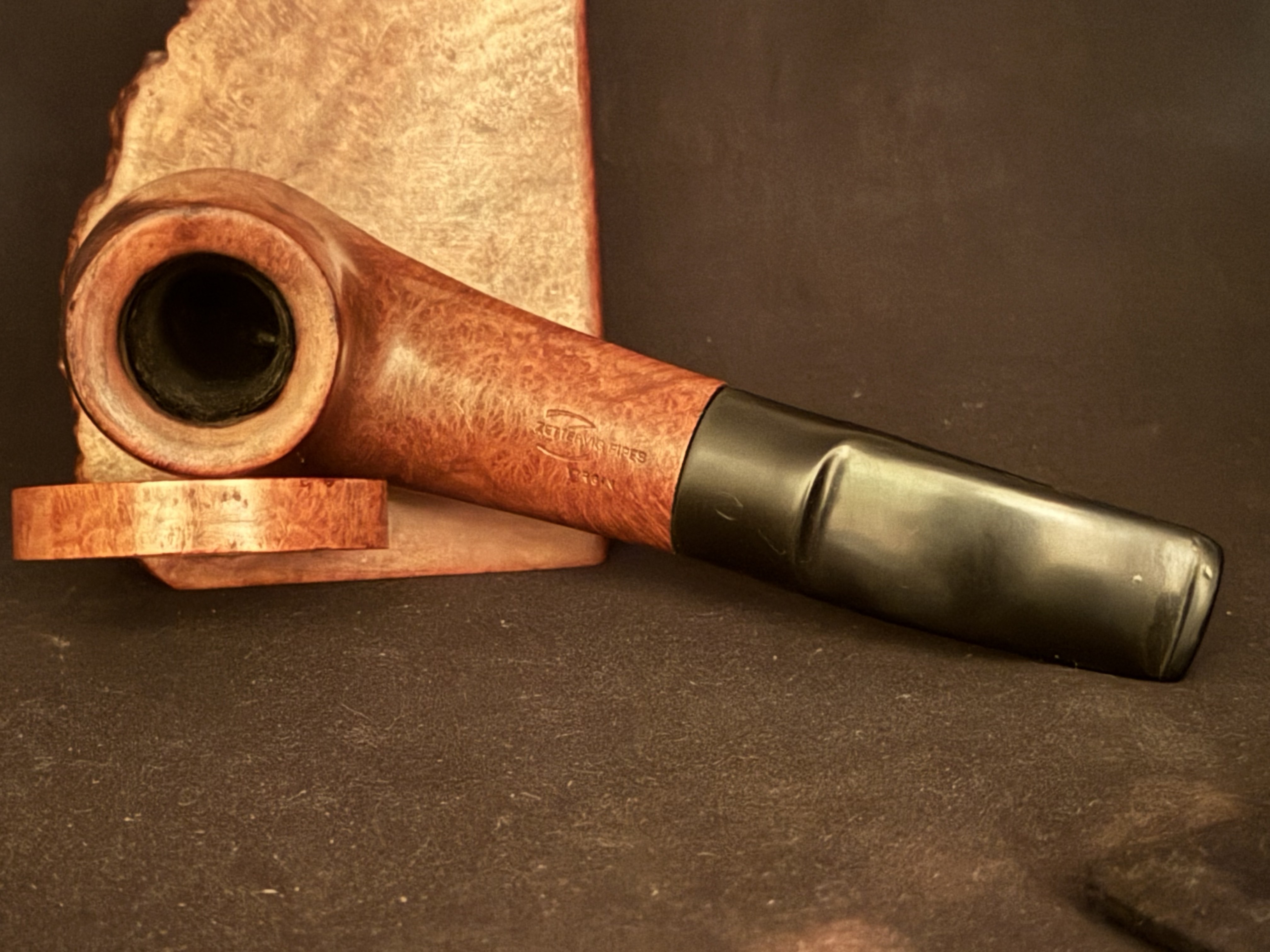 Zettervic Pipes Virgin Bent Volcano Estate Pipe - Smooth Briar, Vulcanite Saddle Stem, 9mm Filter 5