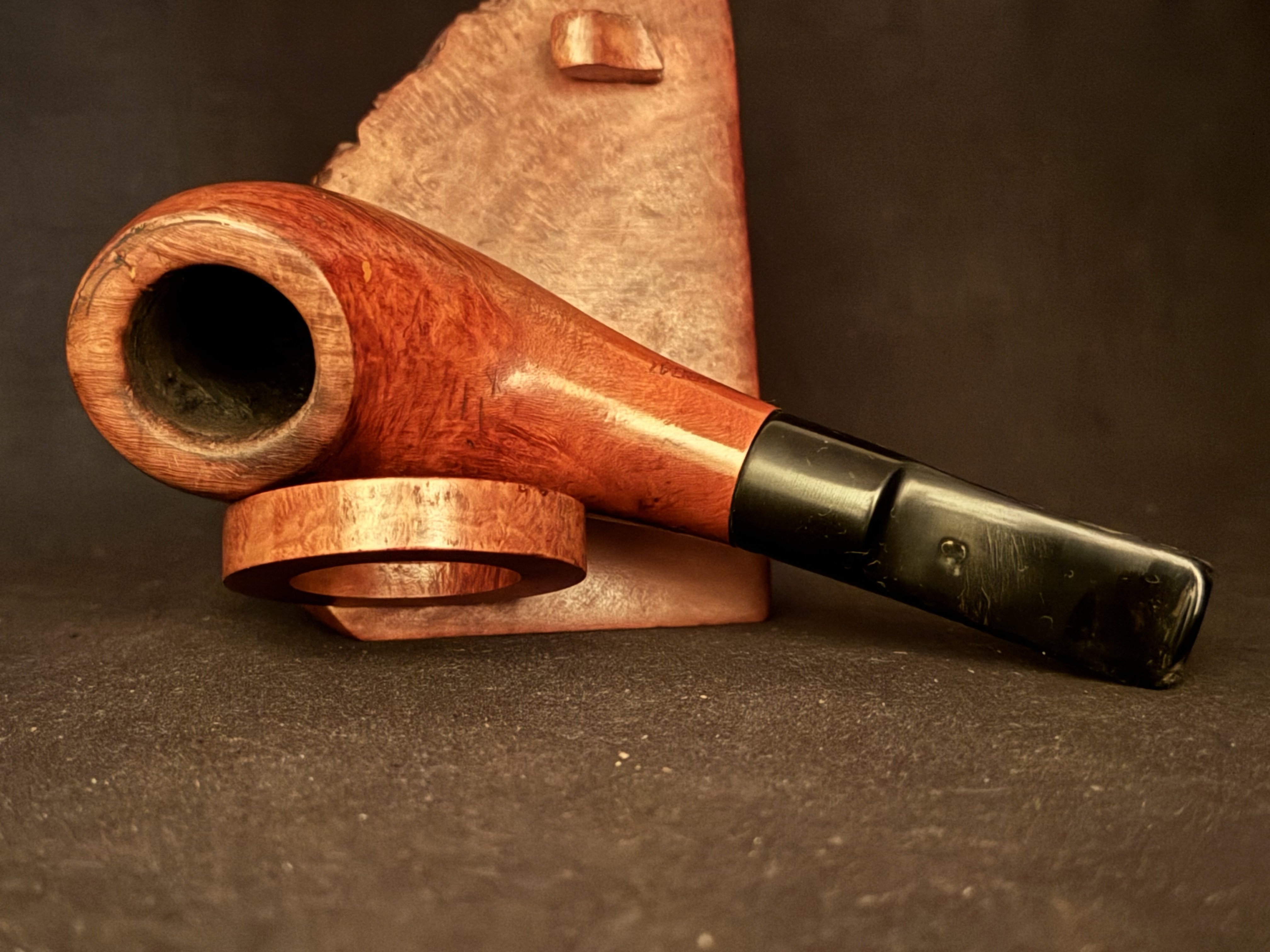 Lorenzo TUGBOAT 8547/1 Smooth Briar Horn-Shape Sitter Estate Pipe - Acrylic Saddle Stem, Fishtail, 9mm Filter 4