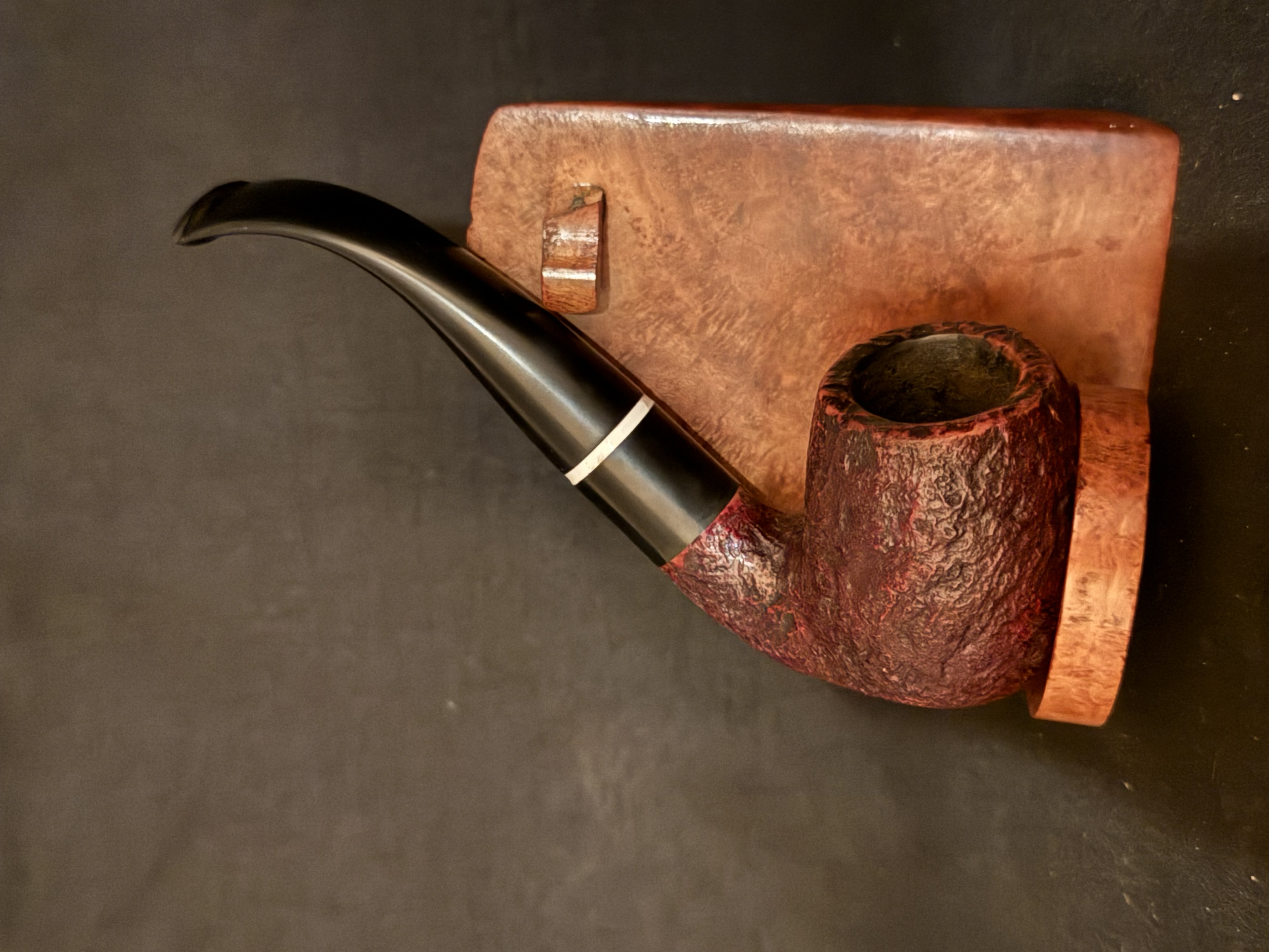 Stanwell Rouge 160 Sandblasted Bent Billiard Pipe, Made in Denmark, Tapered Vulcanite Fishtail Stem, White Acrylic Band, 9mm Filter 2