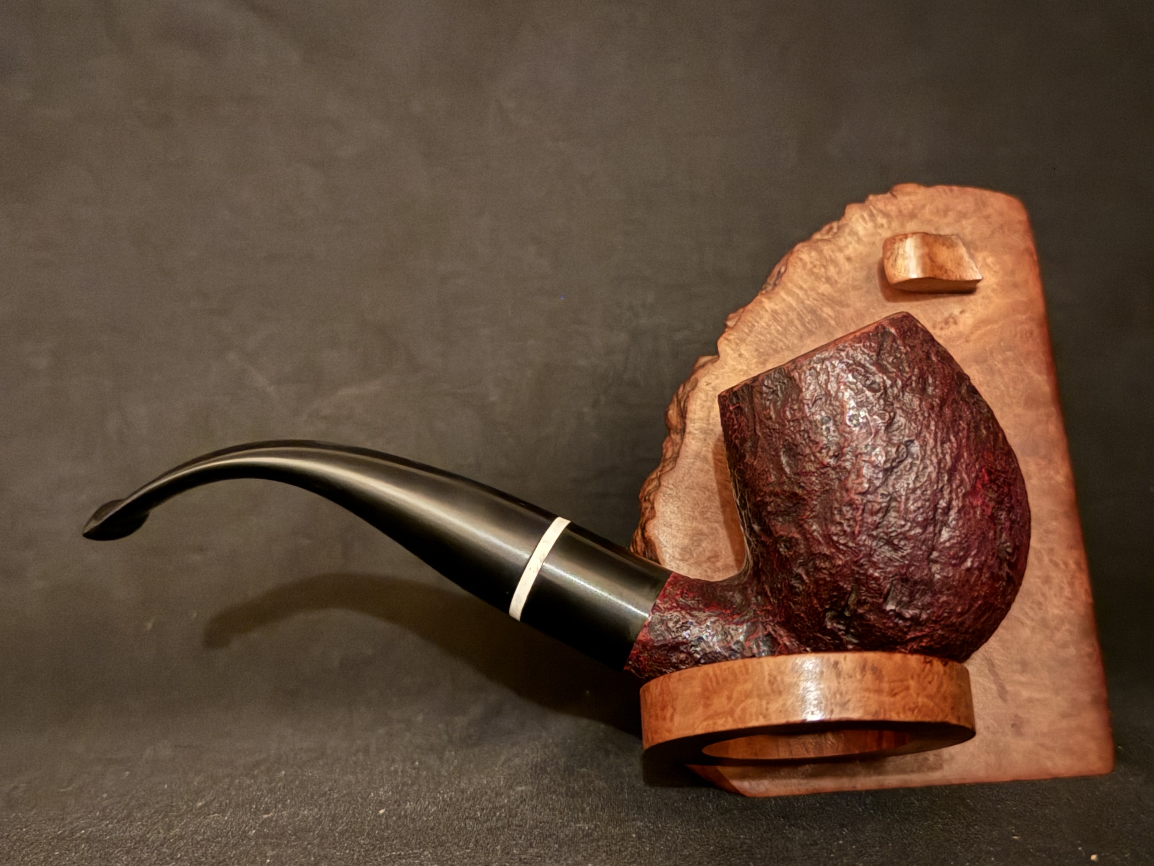 Stanwell Rouge 160 Sandblasted Bent Billiard Pipe, Made in Denmark, Tapered Vulcanite Fishtail Stem, White Acrylic Band, 9mm Filter 4