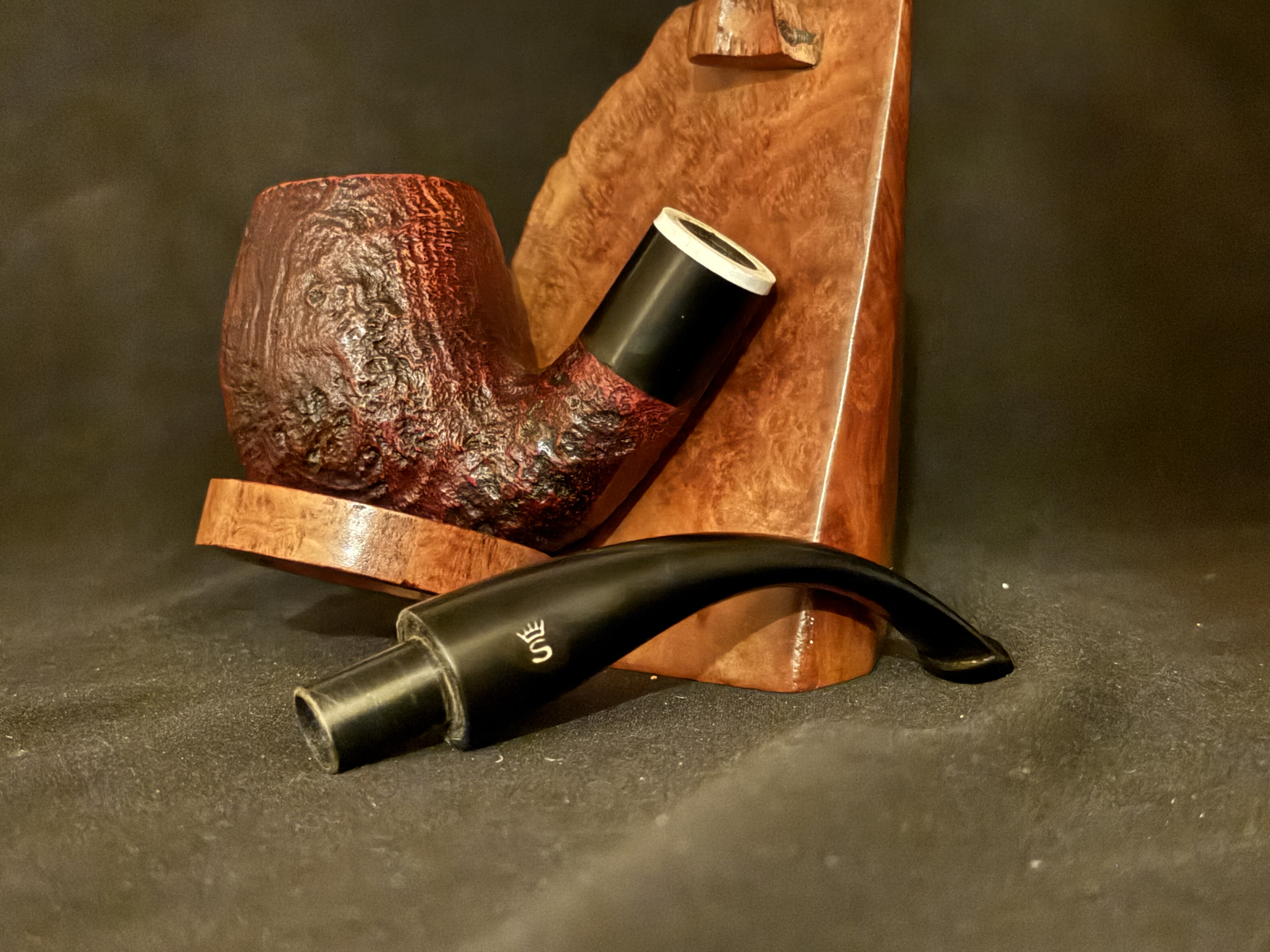 Stanwell Rouge 160 Sandblasted Bent Billiard Pipe, Made in Denmark, Tapered Vulcanite Fishtail Stem, White Acrylic Band, 9mm Filter 9